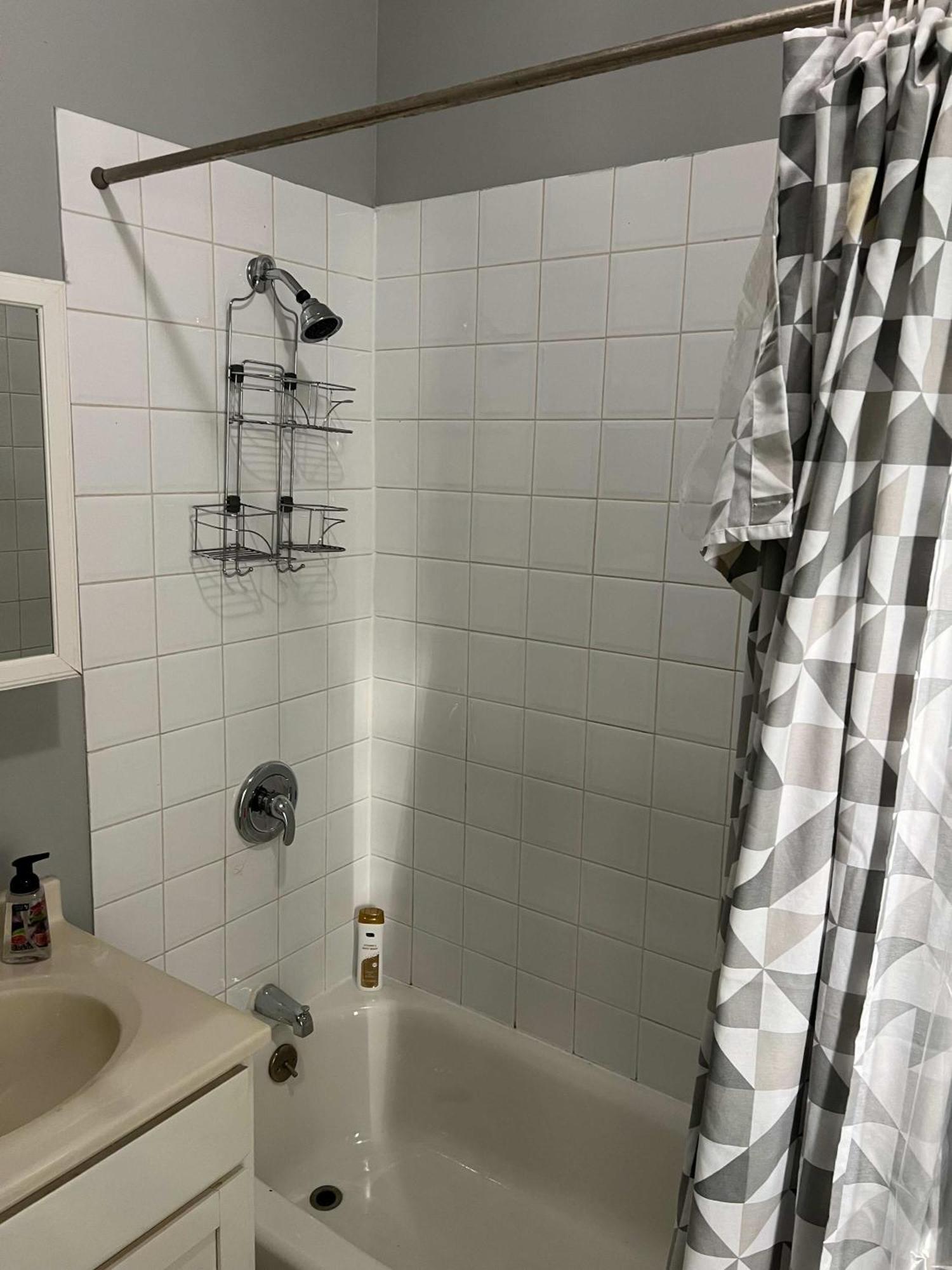South Loop 2 Bedroom Apartment *