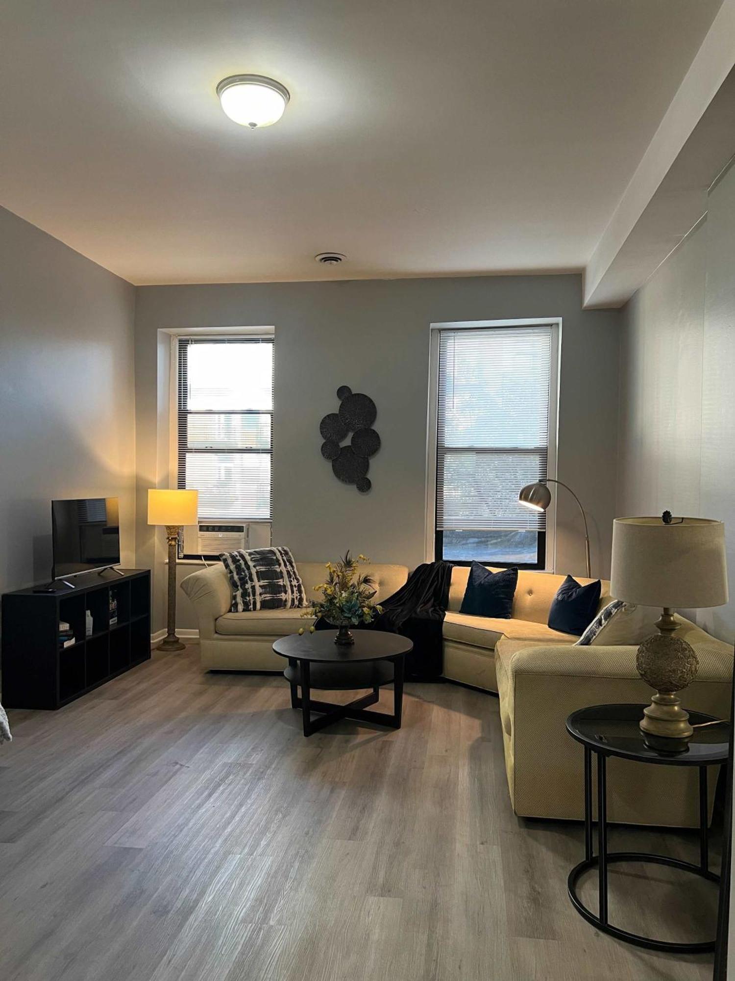 South Loop 2 Bedroom Apartment