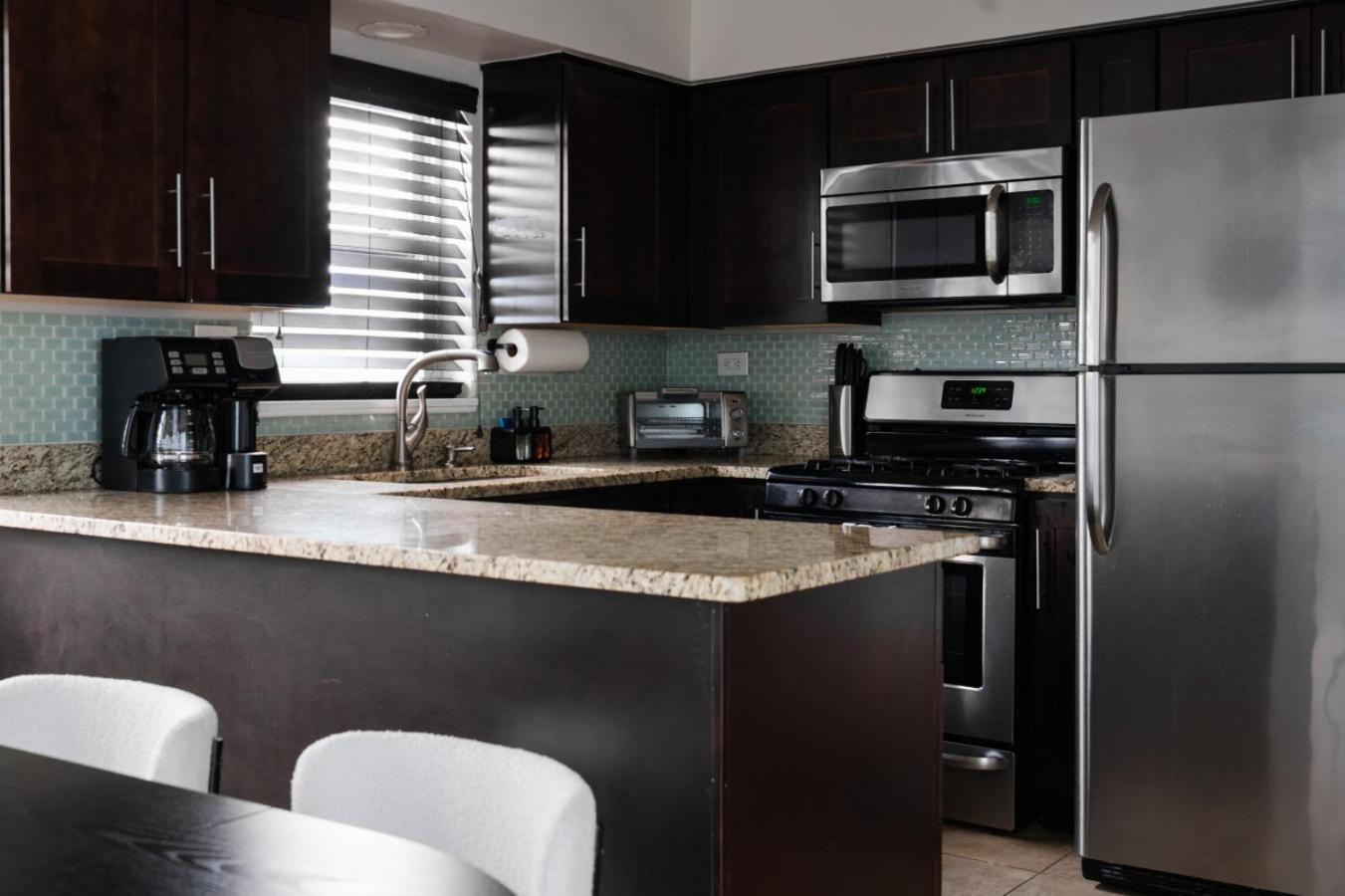2br Near Ohare And Transit Newly Furnished Modern *