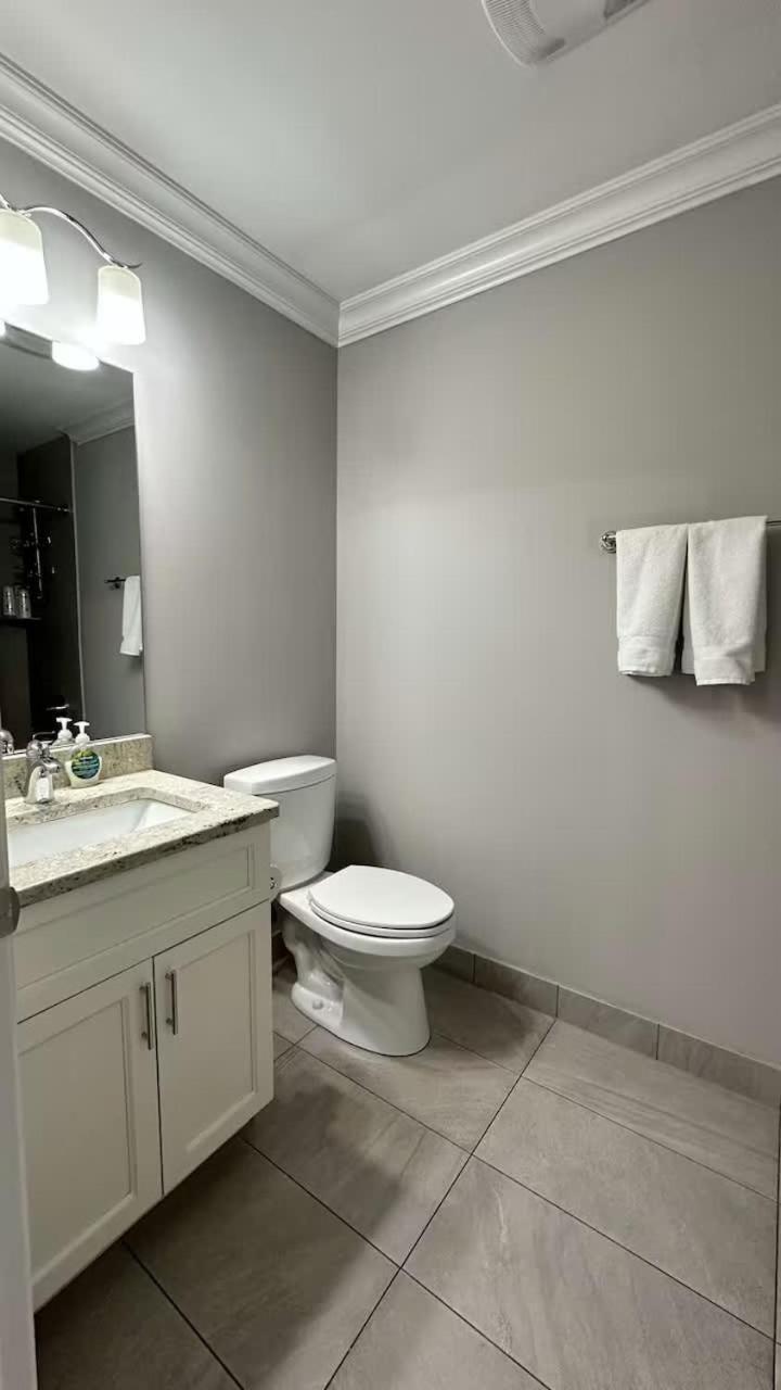 Pool Table Free Parking Sleeps 8 Apartment Chicago