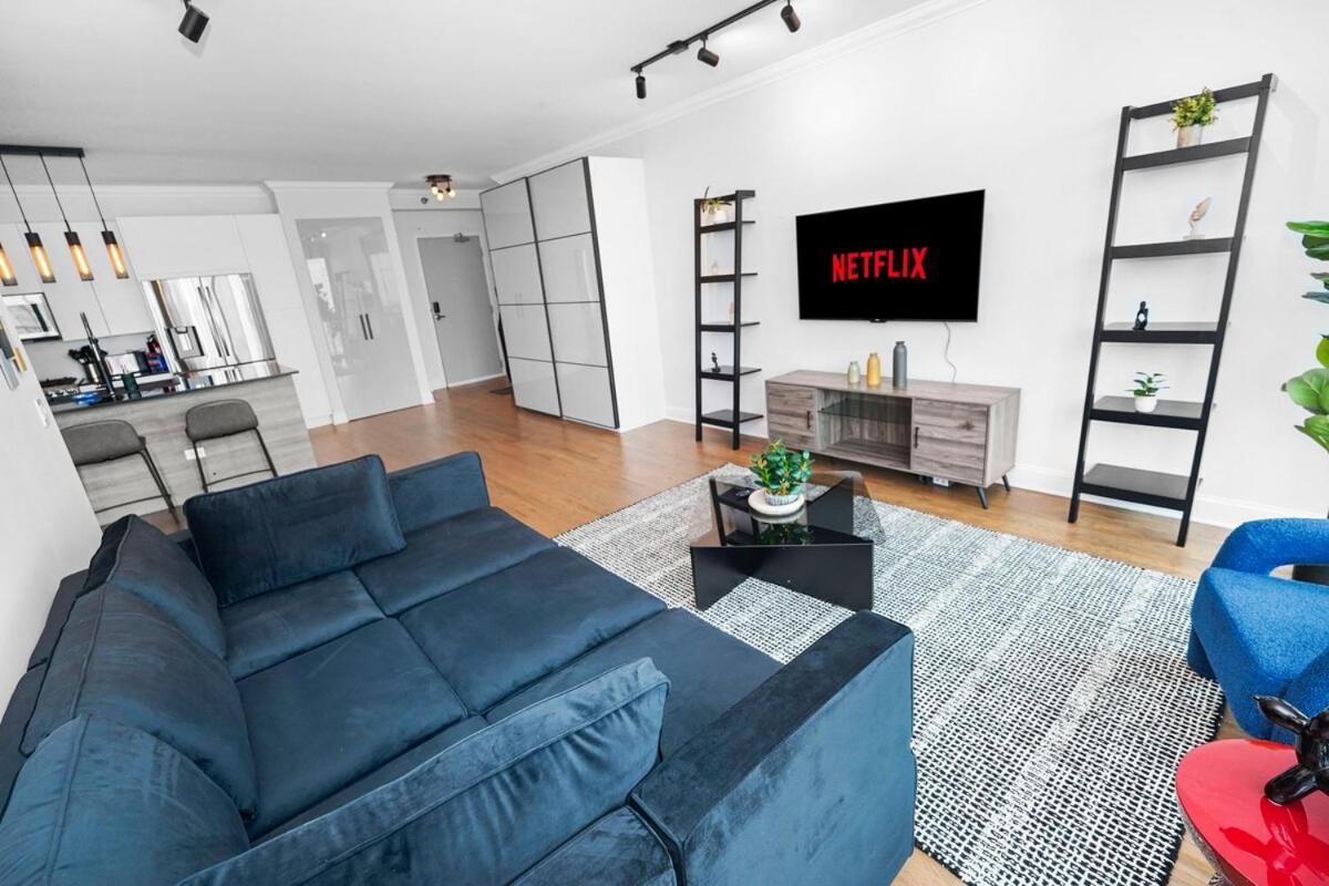 Luxury 1br Michigan Near Mccormick Parking Apartment