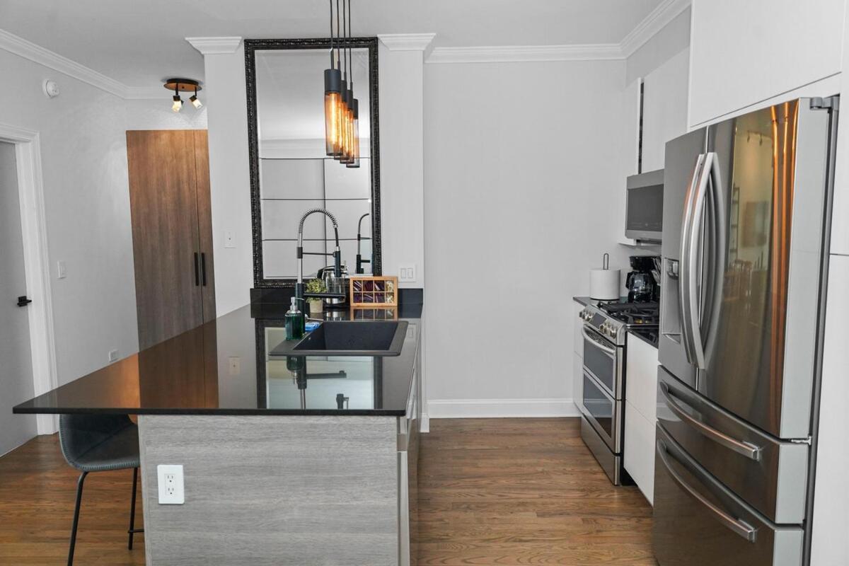 Luxury 1br Michigan Near Mccormick Parking Chicago