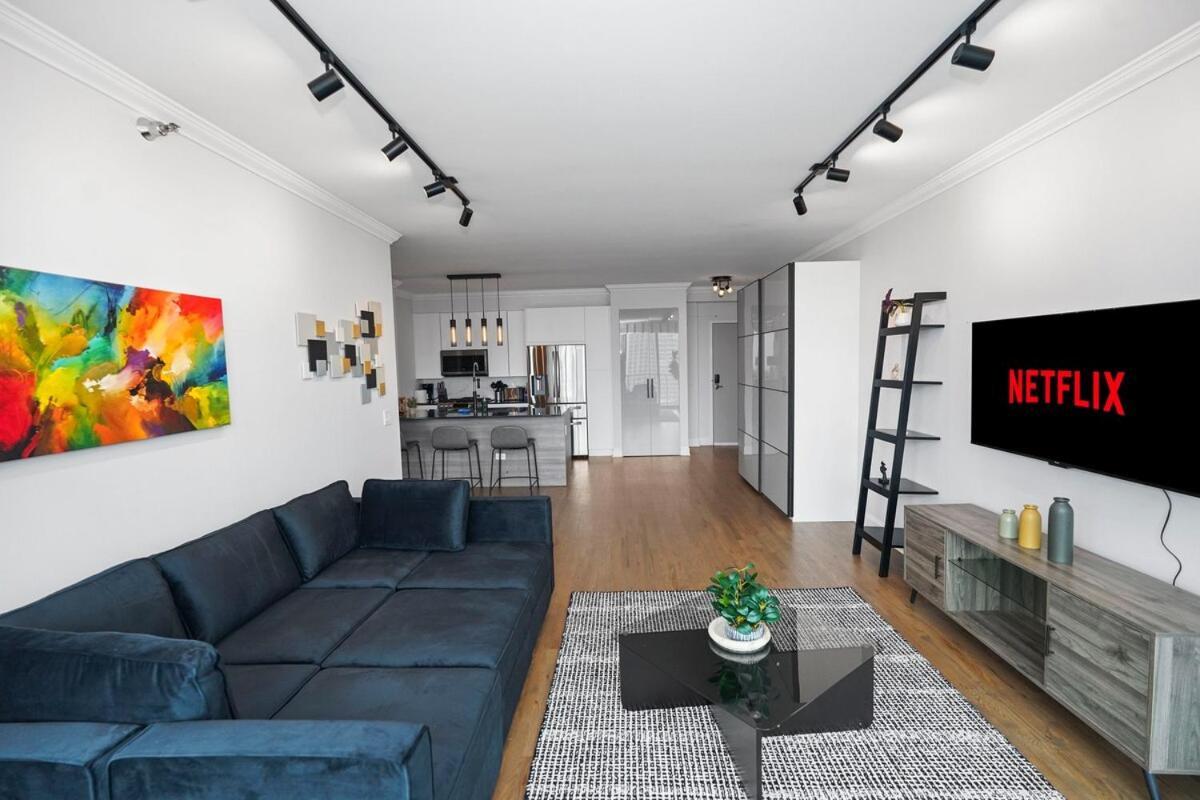 Luxury 1br Michigan Near Mccormick Parking