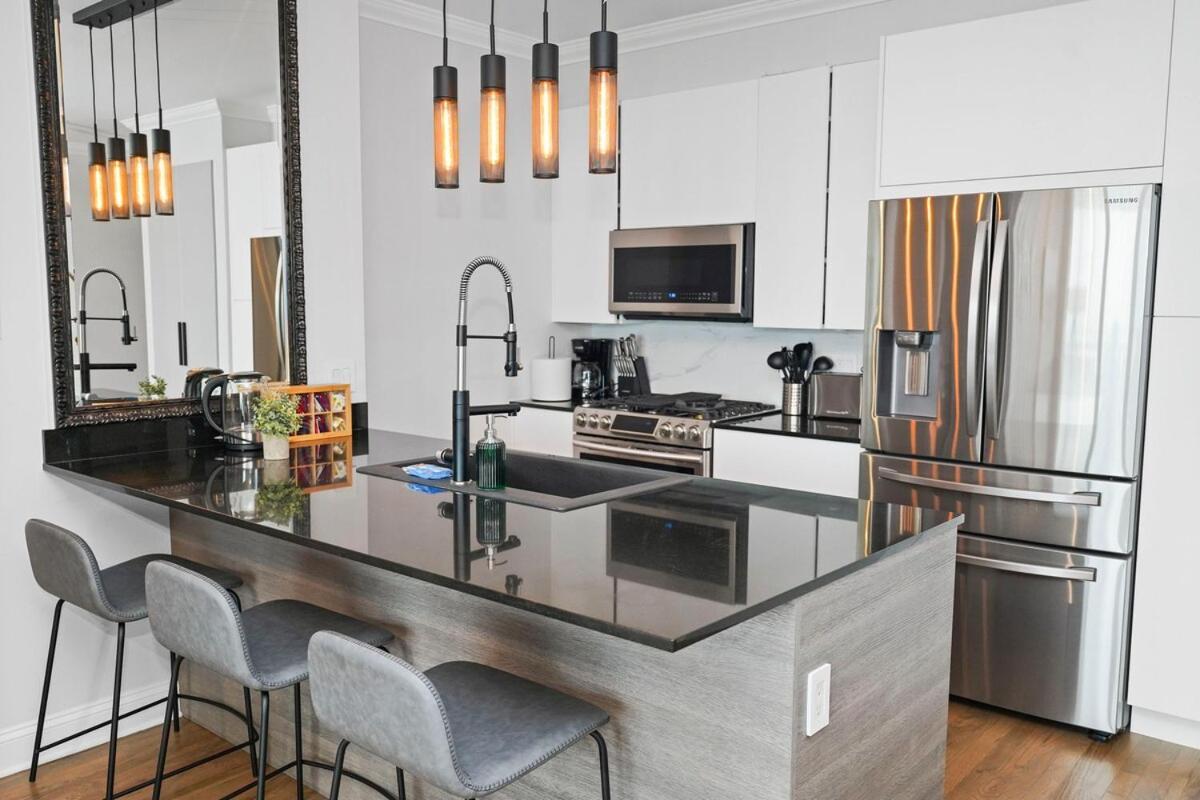 Luxury 1br Michigan Near Mccormick Parking