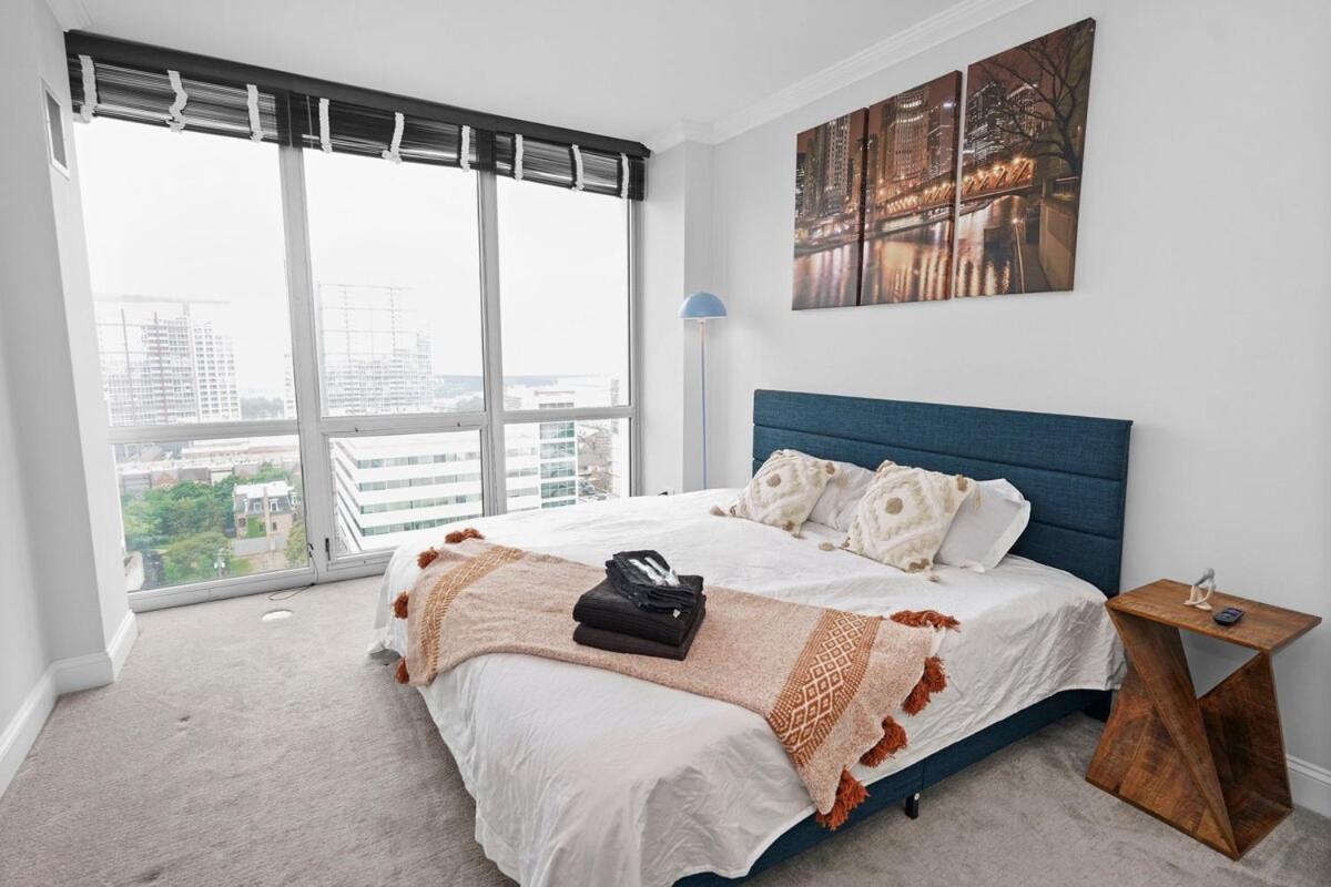Luxury 1br Michigan Near Mccormick Parking *