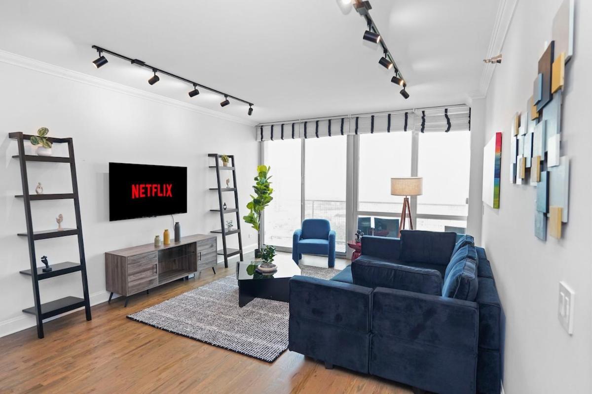 Luxury 1br Michigan Near Mccormick Parking