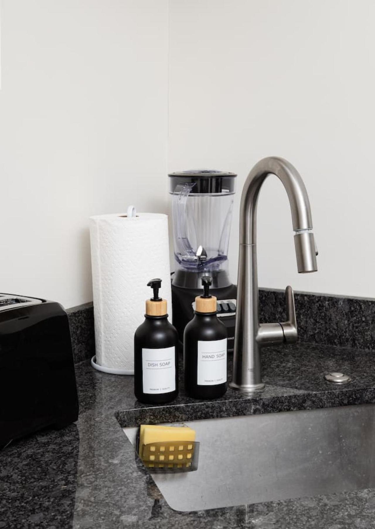 Apartment 15mins Dt Wicker Park Gem Sleeps 7 Freepark *