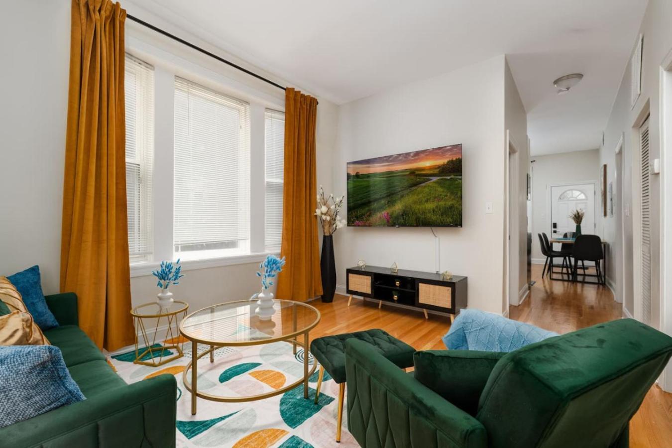 Apartment 15mins Dt Wicker Park Gem Sleeps 7 Freepark Chicago