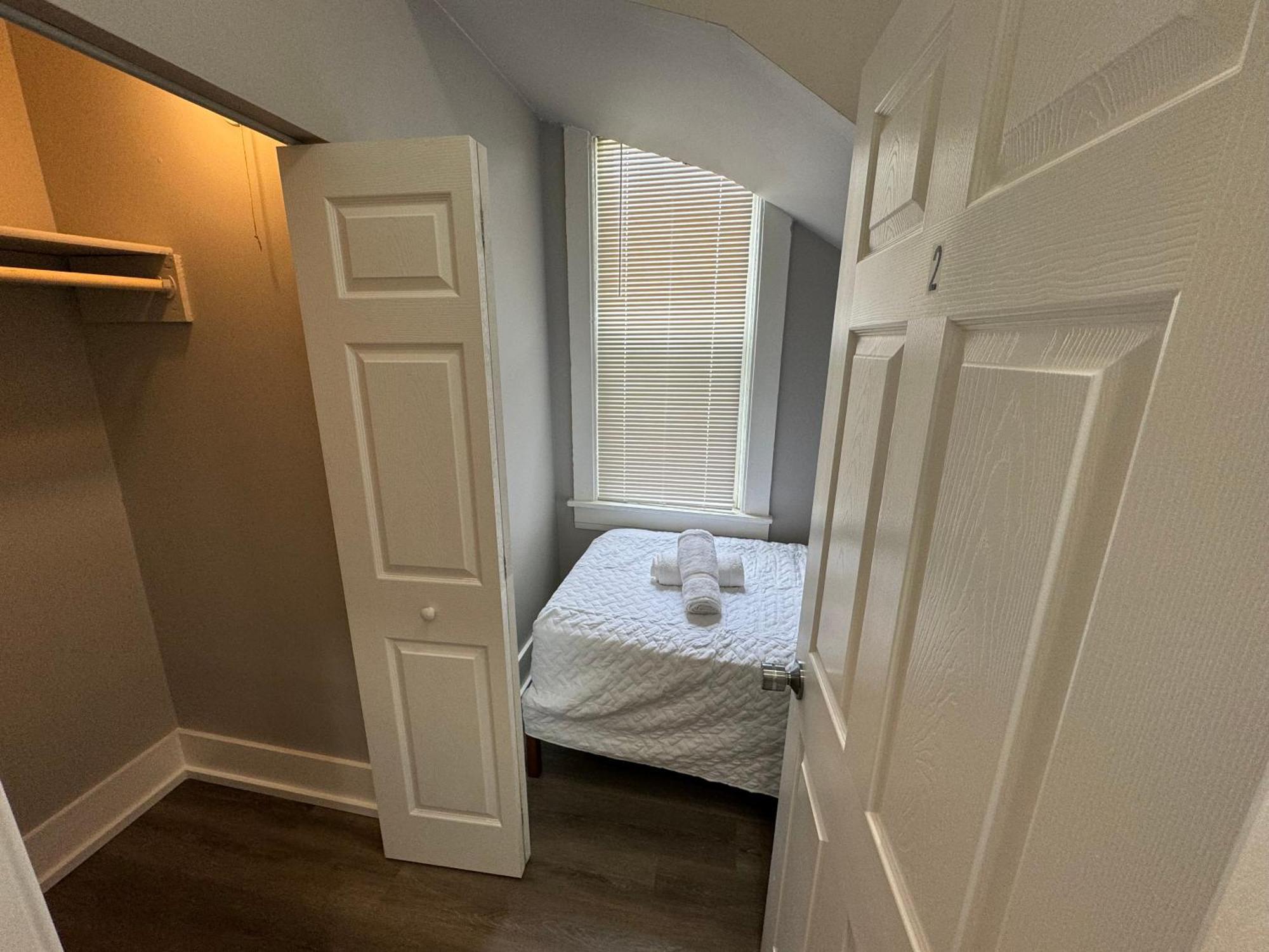 Homestay Beautiful Near Downtwon - Free Parking!