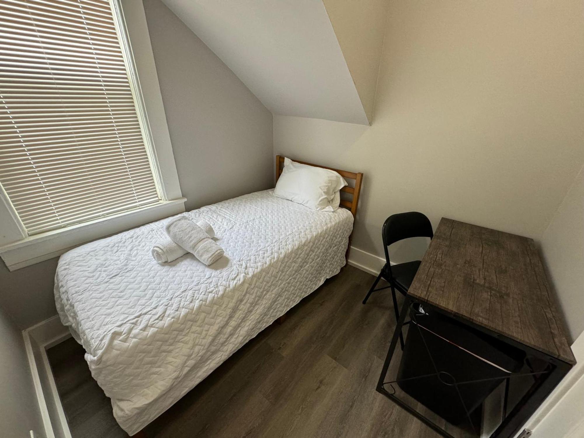 Beautiful Near Downtwon - Free Parking! Homestay *