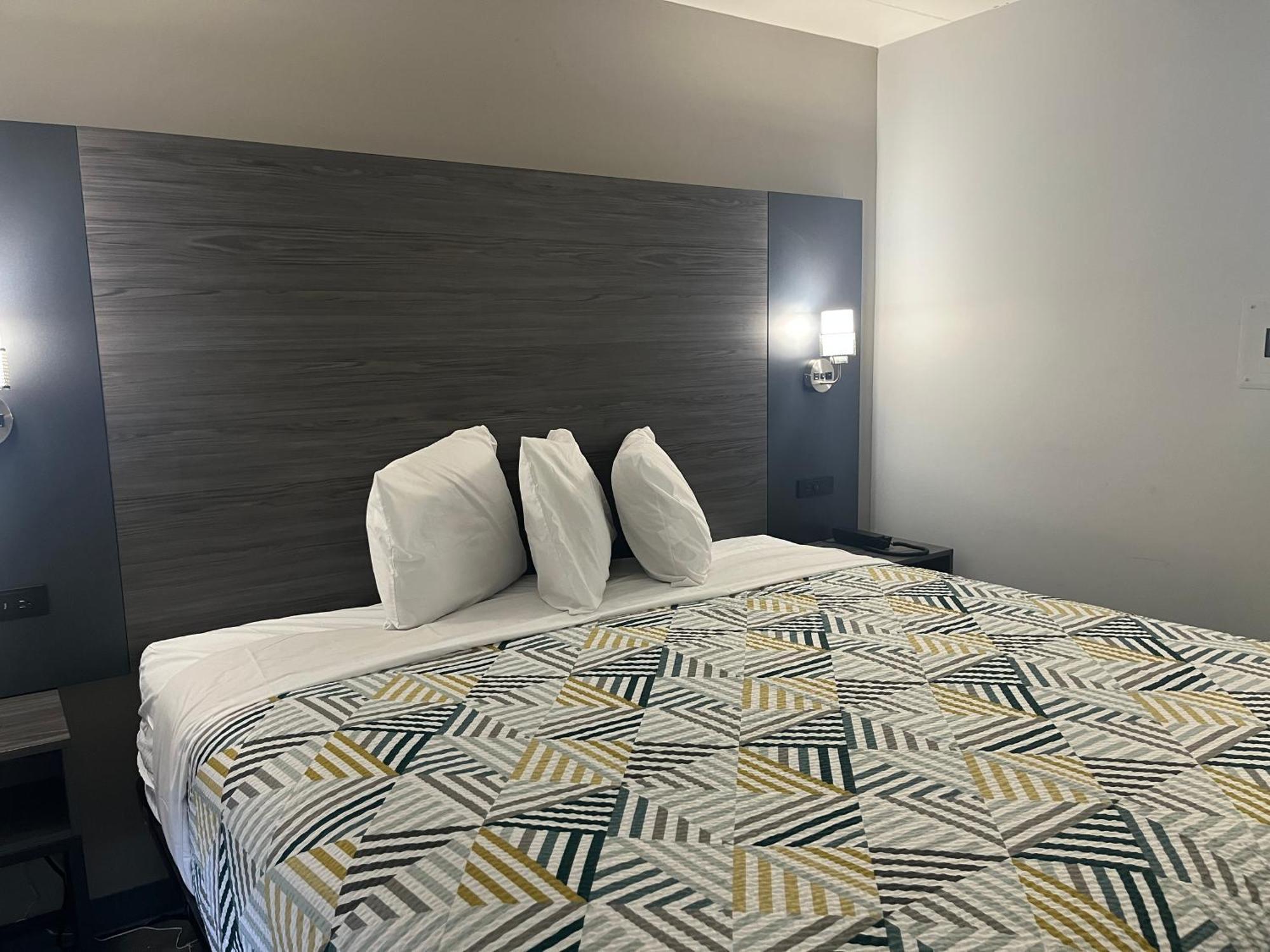 6 Chicago, Il - Halsted Hotel