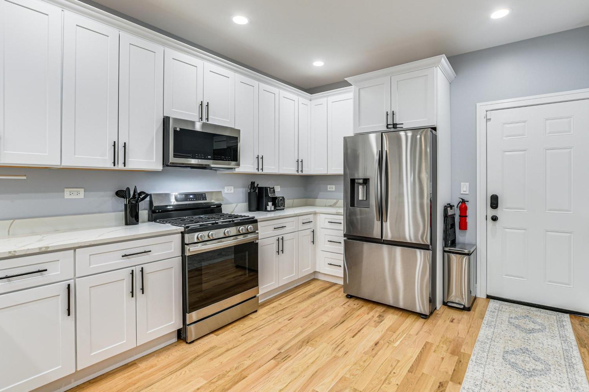 Apartment 1 Mi To Garfield Park Conservatory Modern Apt!