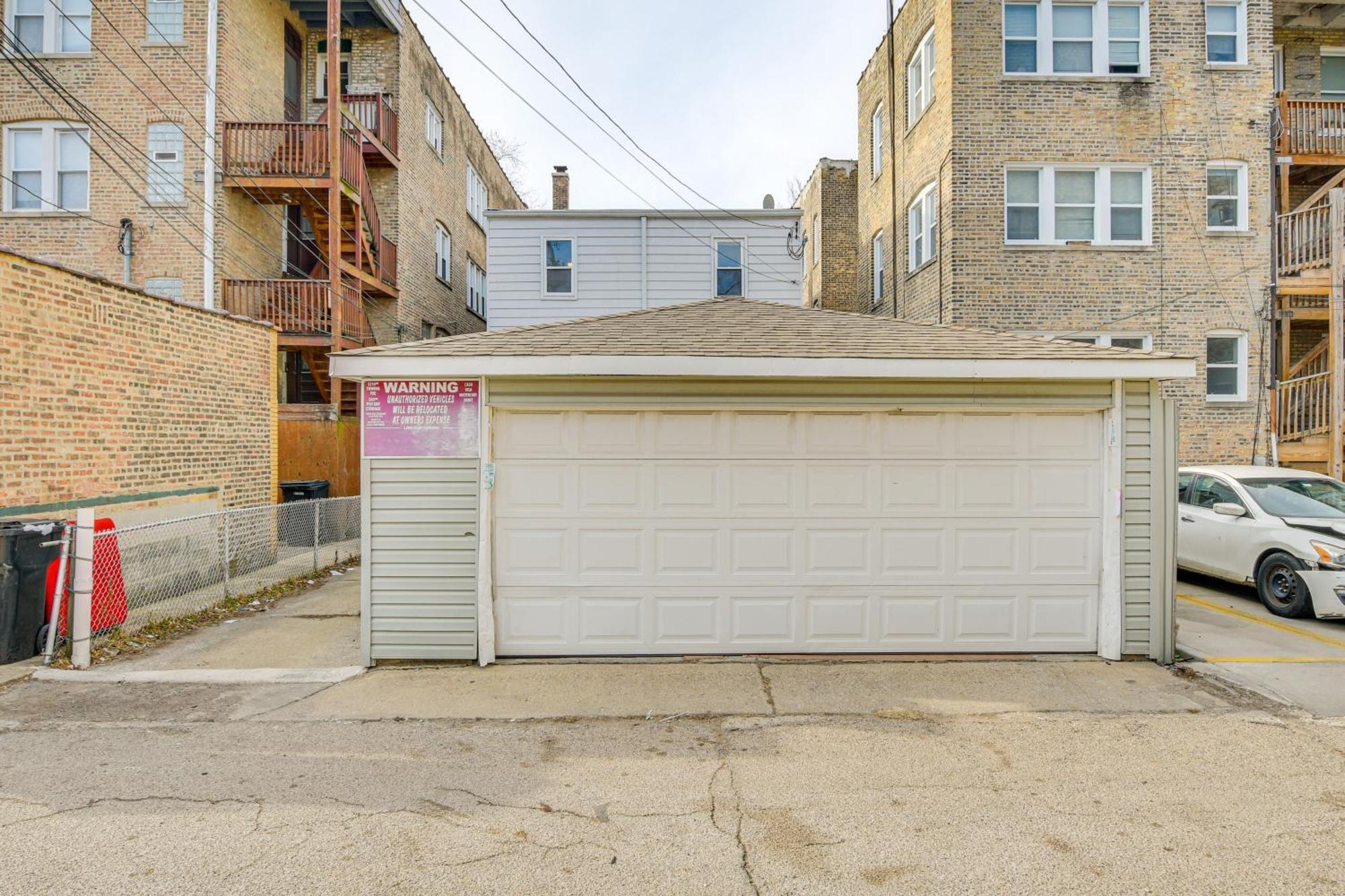 Walk To Devon Avenue And Warren Park Apt! Apartment