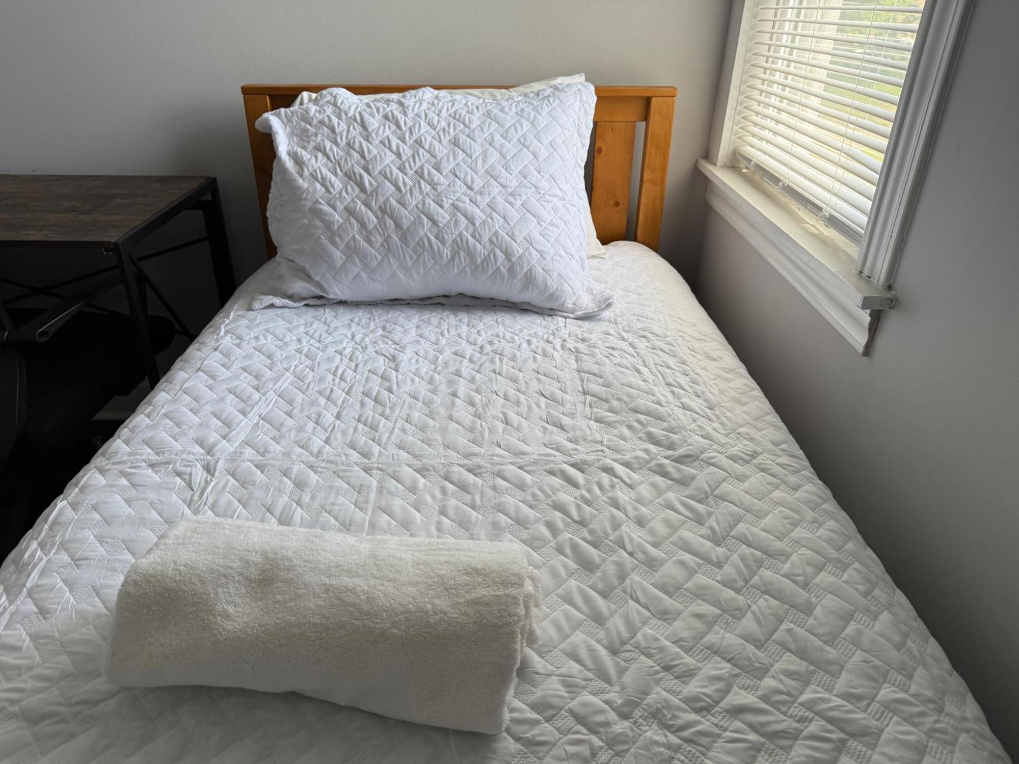 Fantastic Place Near Downtown - Free Parking Homestay