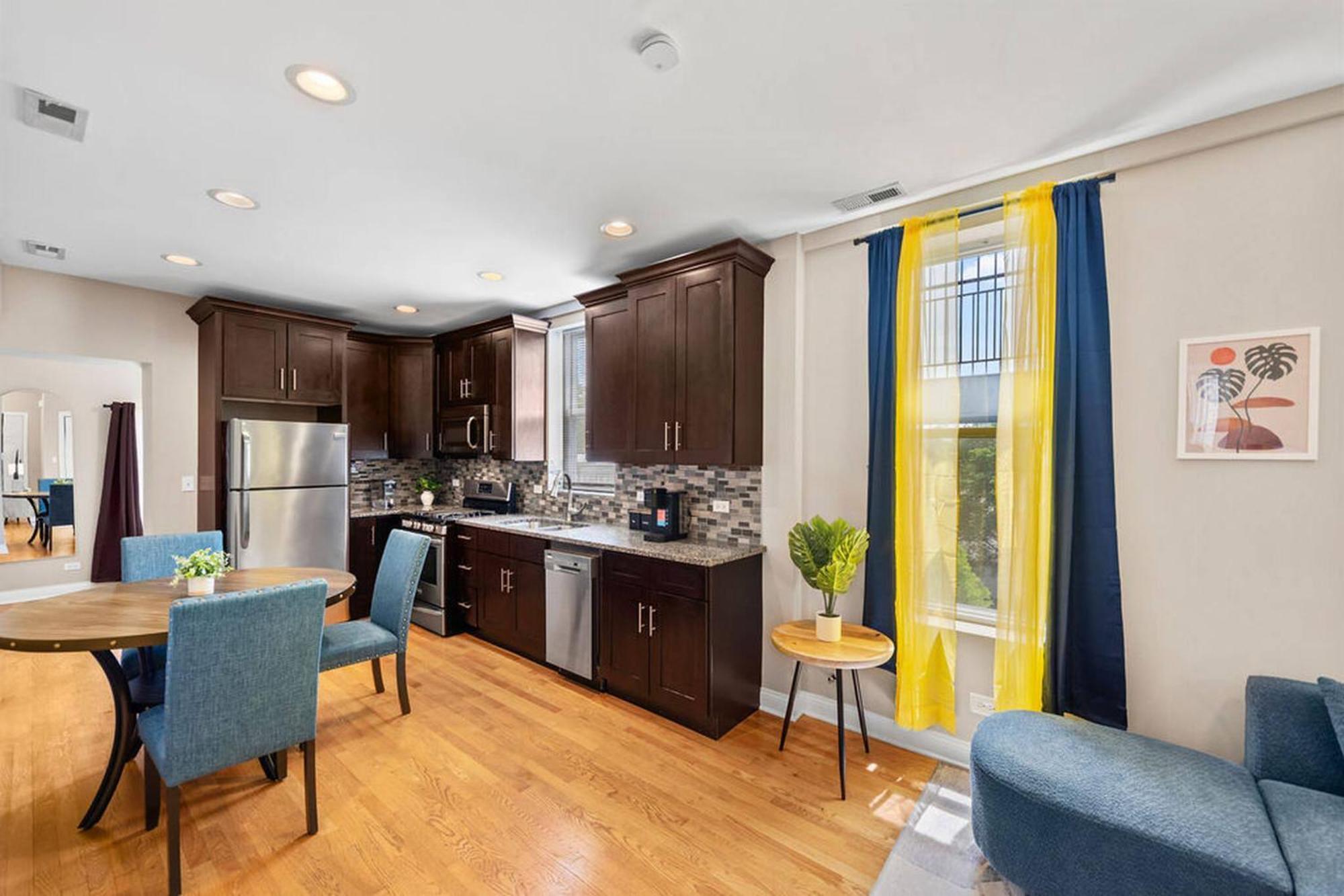 The Bucklogan Nest | Sleeps 6 | Walk To Blue Line *