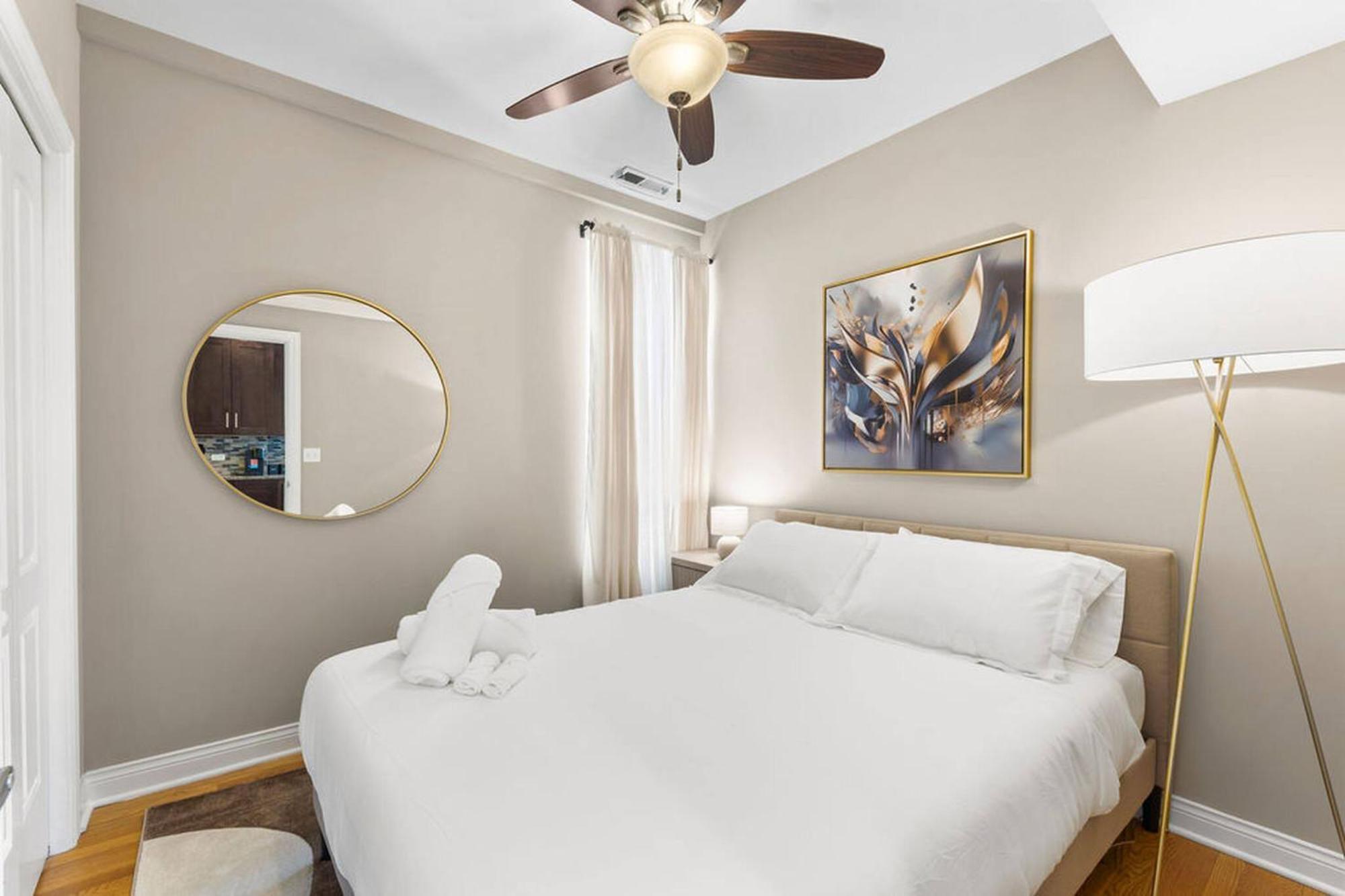 The Bucklogan Nest | Sleeps 6 | Walk To Blue Line Apartment