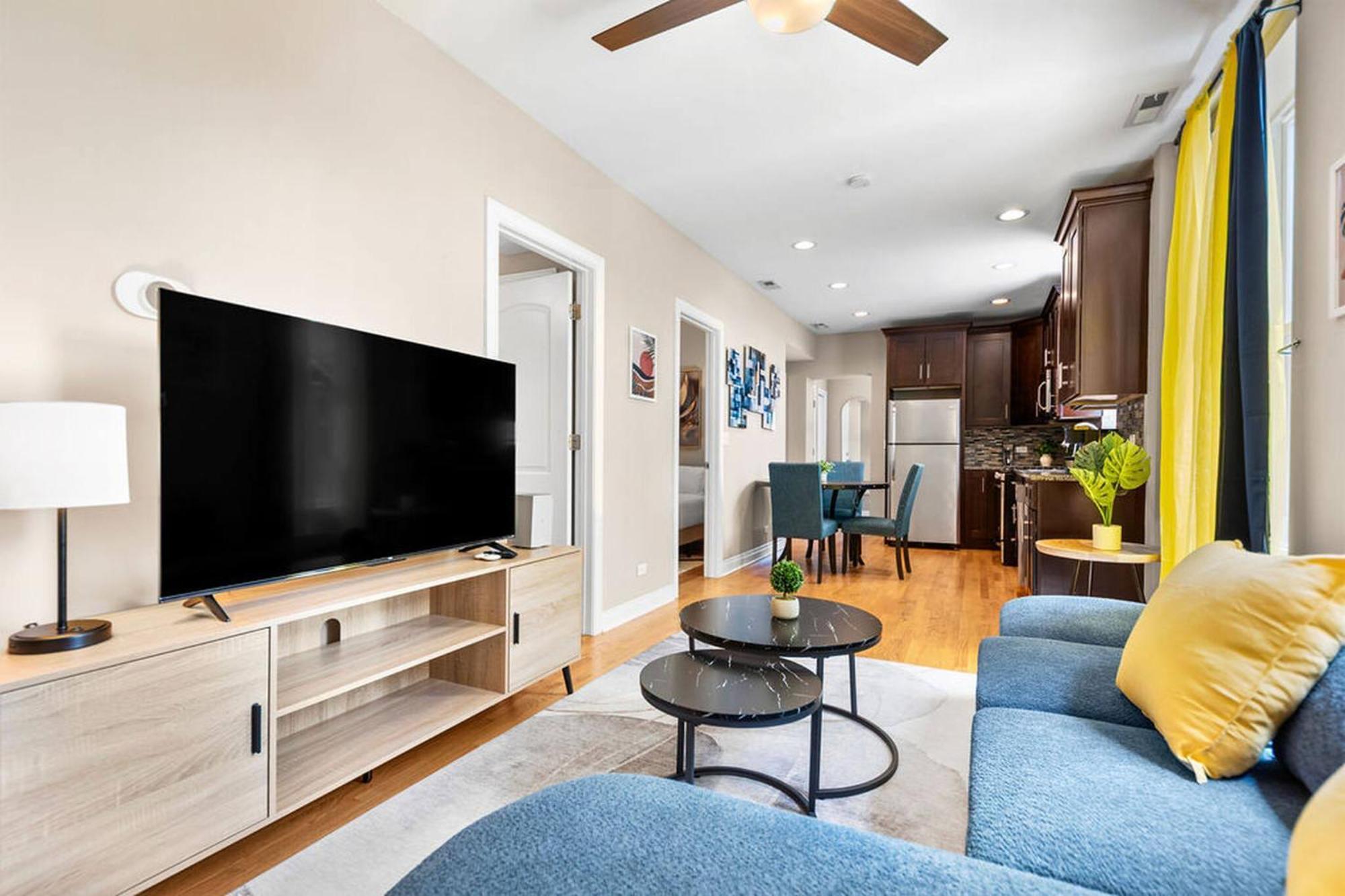 The Bucklogan Nest | Sleeps 6 | Walk To Blue Line Chicago