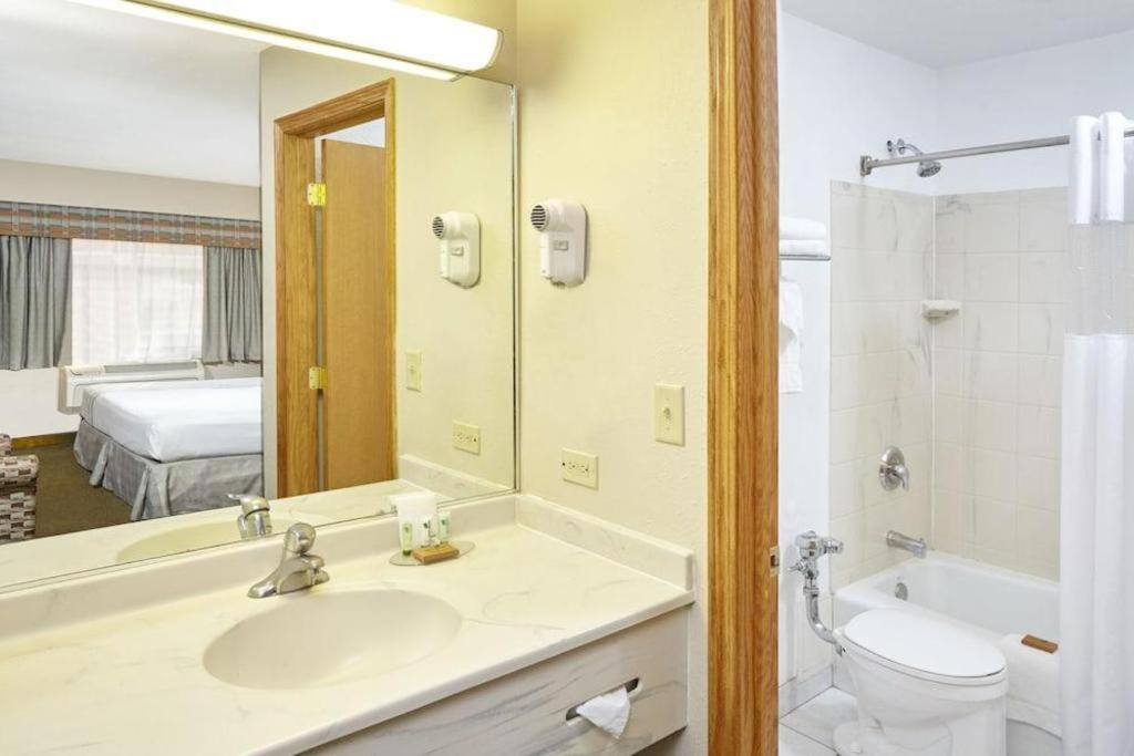 Hotel Shore Chicago