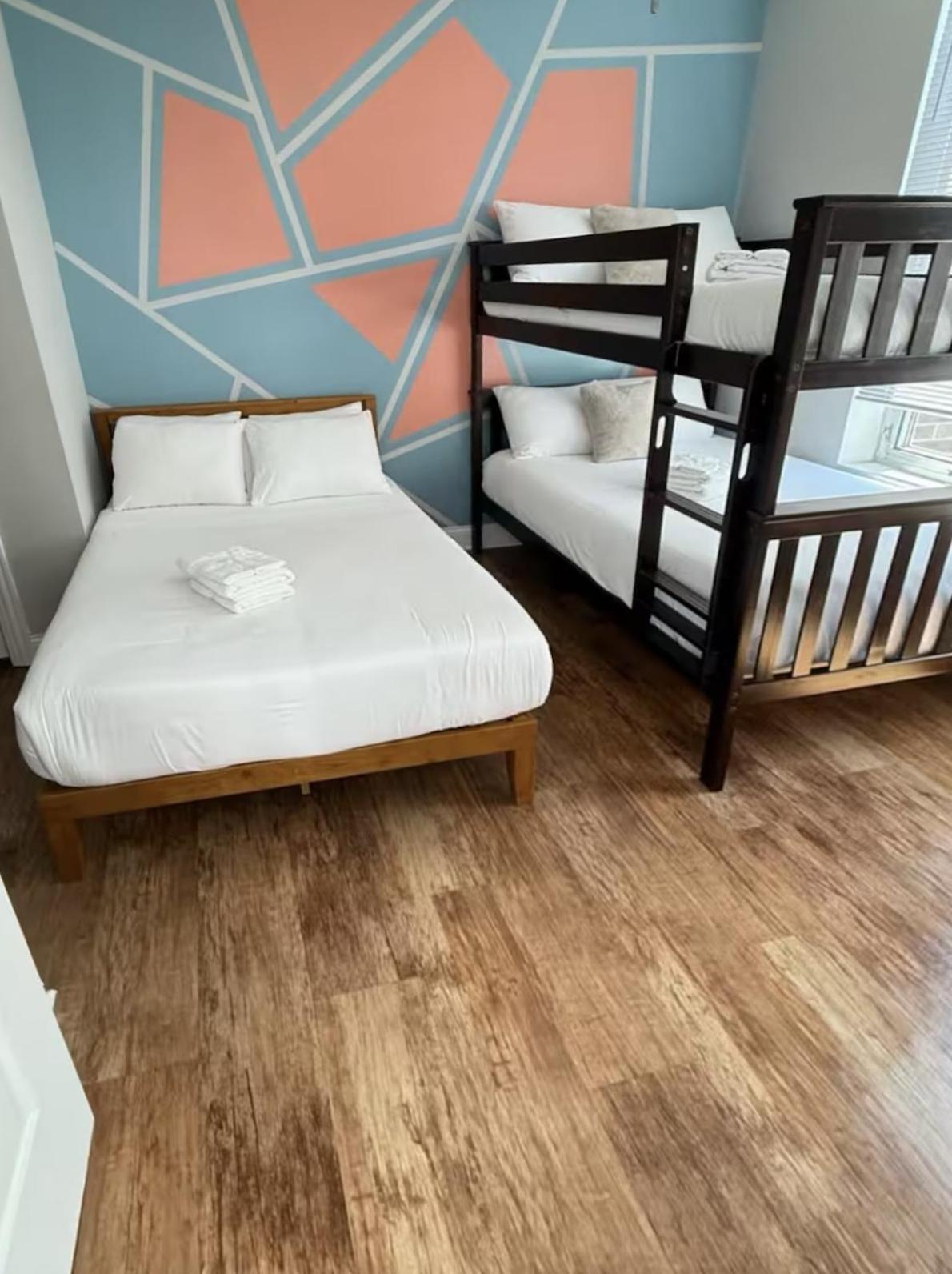 1 Garage Parking, Skyline Rooftop, Pingpong, Balcony Apartment