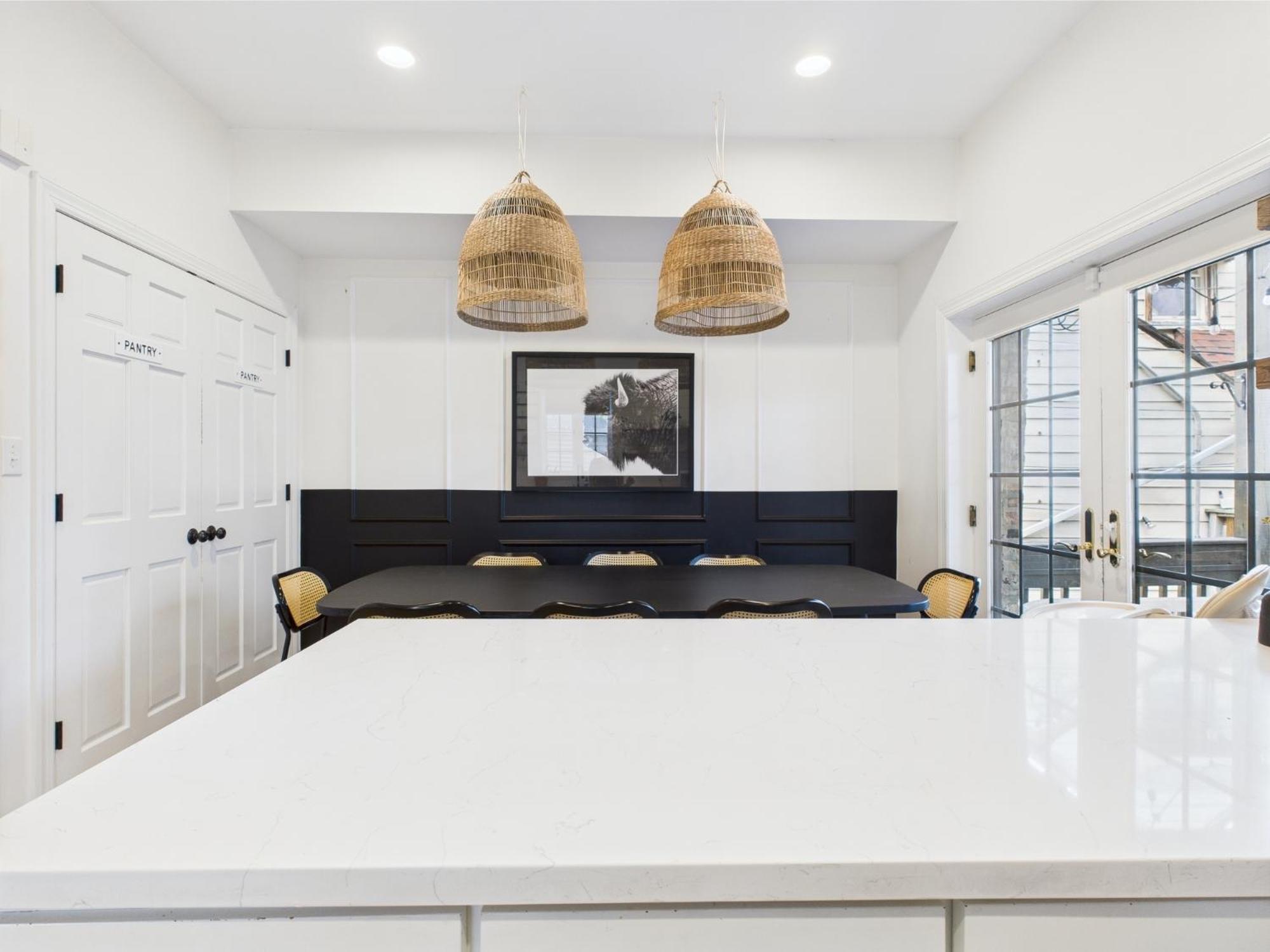 Spacious 4br With Outdoor Oasis Apartment Chicago
