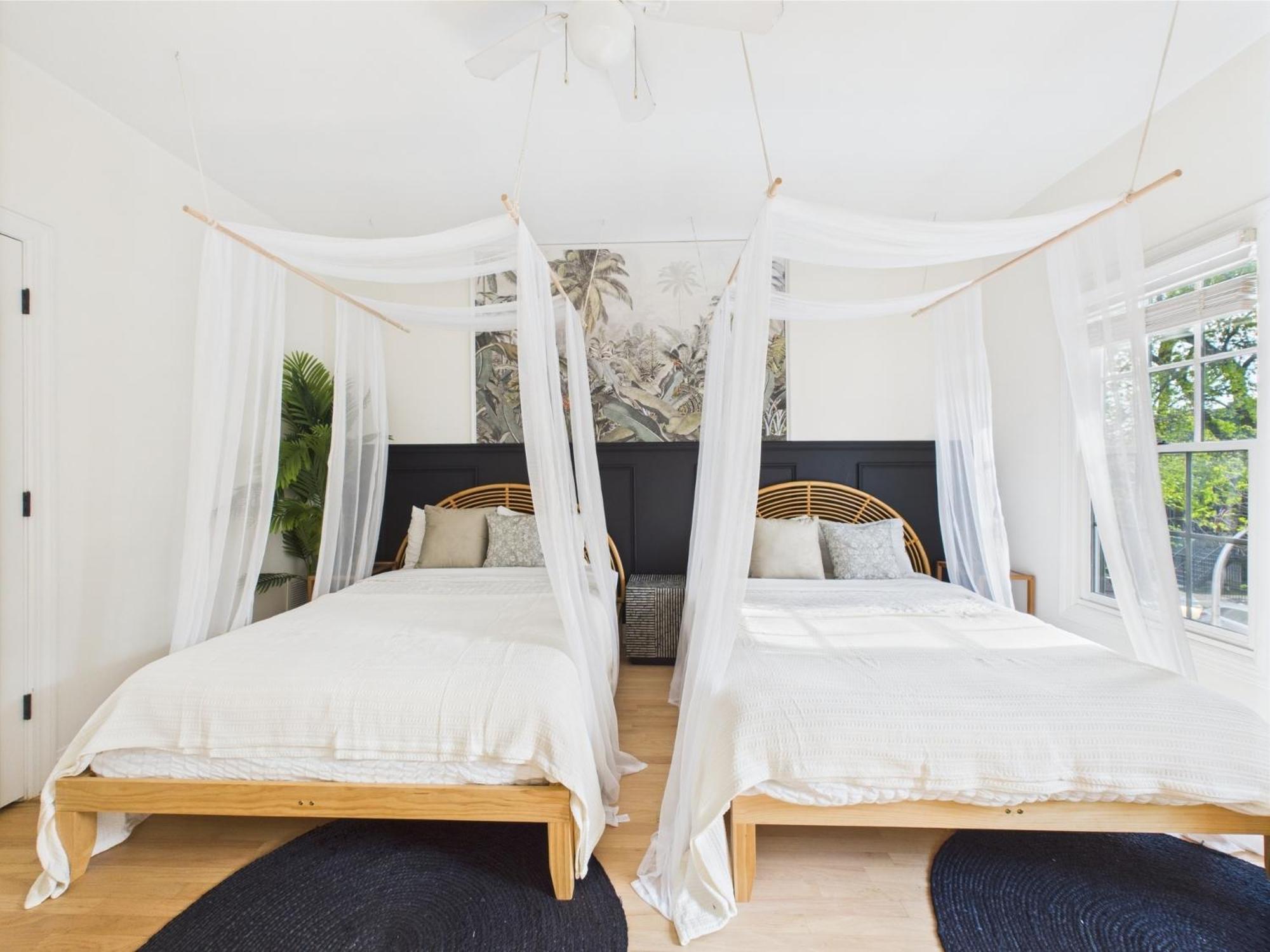 Spacious 4br With Outdoor Oasis Apartment *