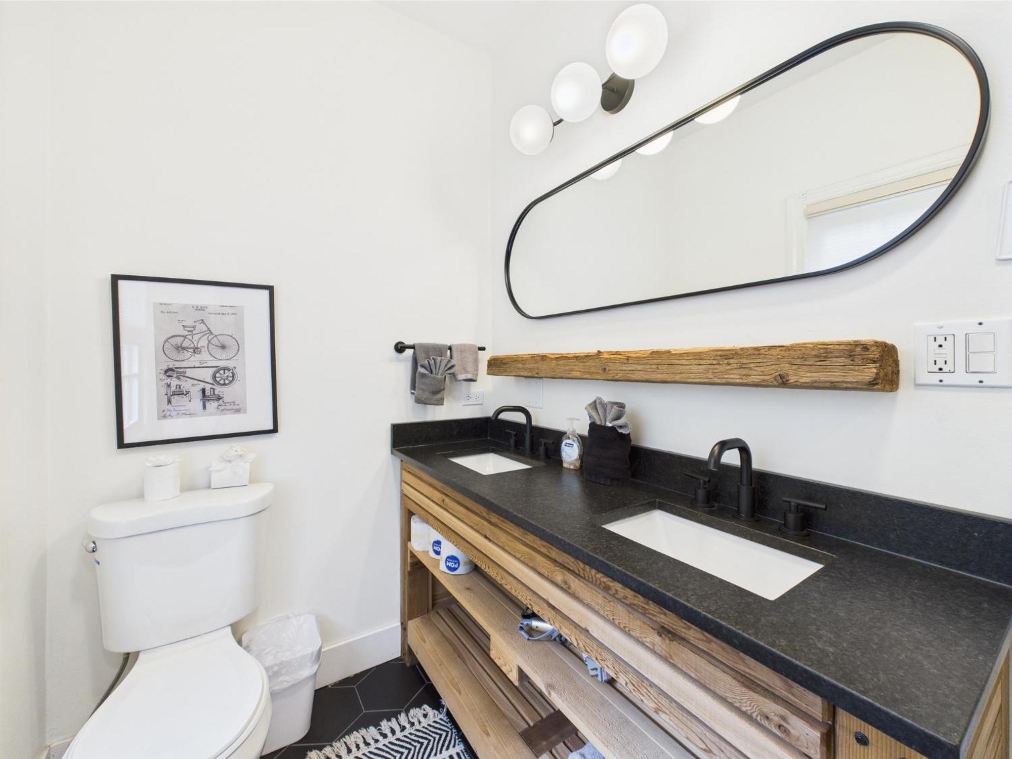 Spacious 4br With Outdoor Oasis *