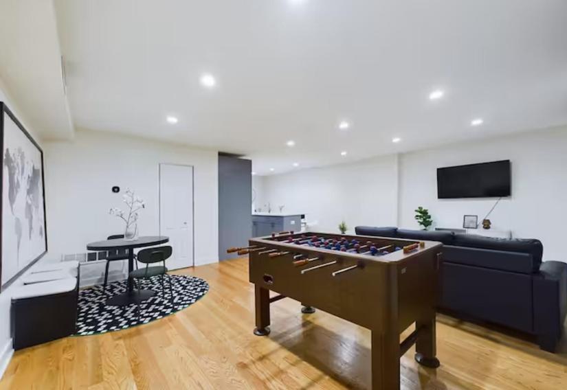 Chic Modern Comfort In Apartment *