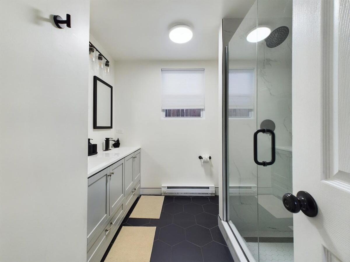 Chic Modern Comfort In * Chicago