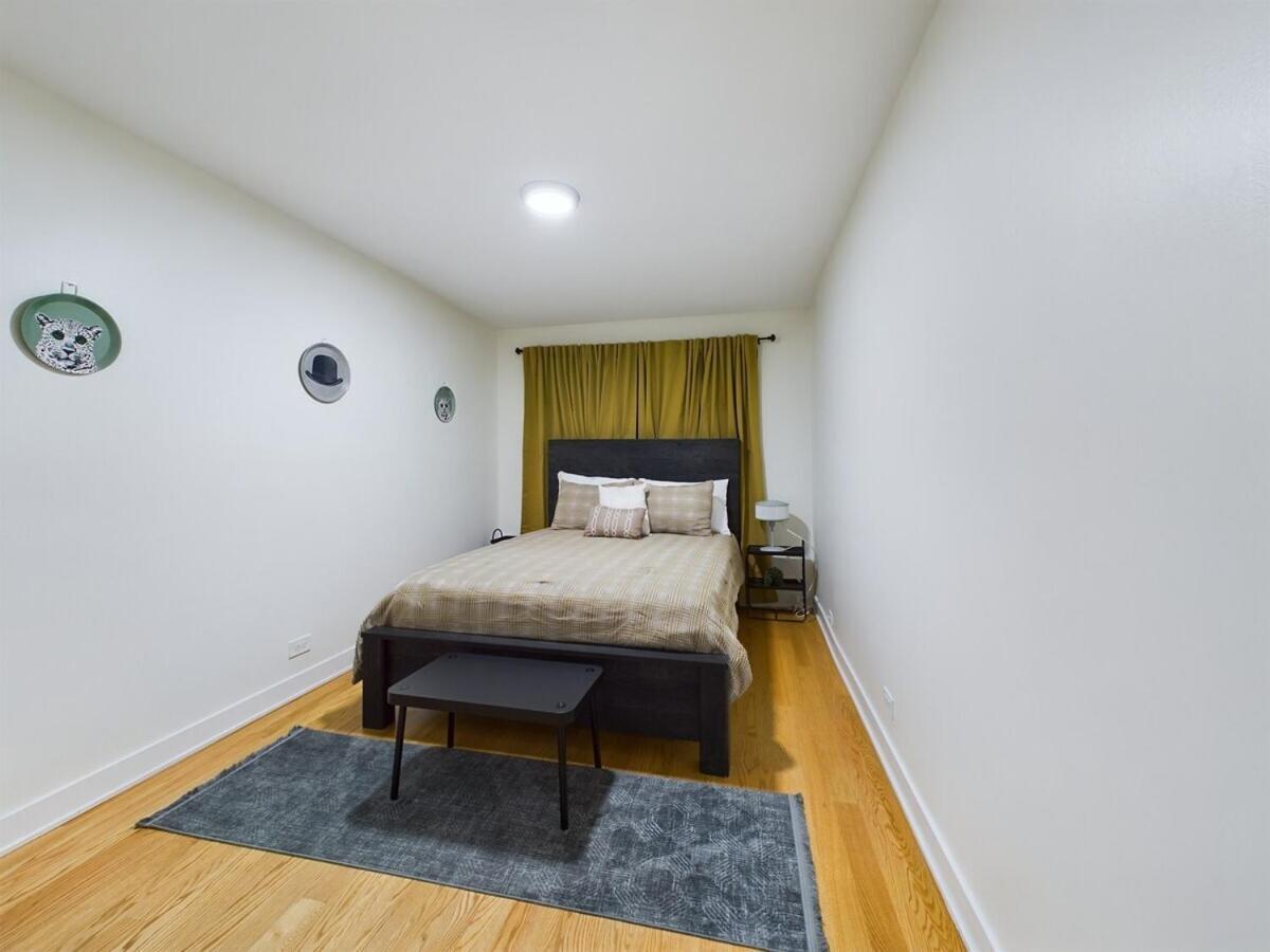 Chic Modern Comfort In Apartment