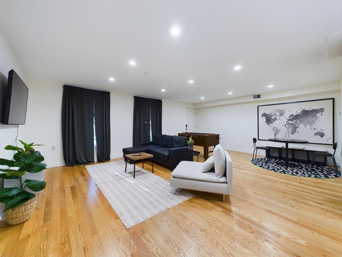 Chic Modern Comfort In Chicago