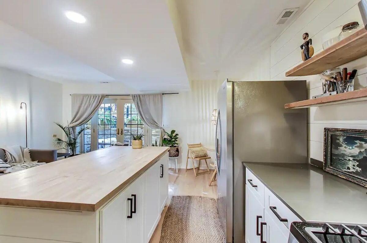 Charming Getaway With Patio Chicago