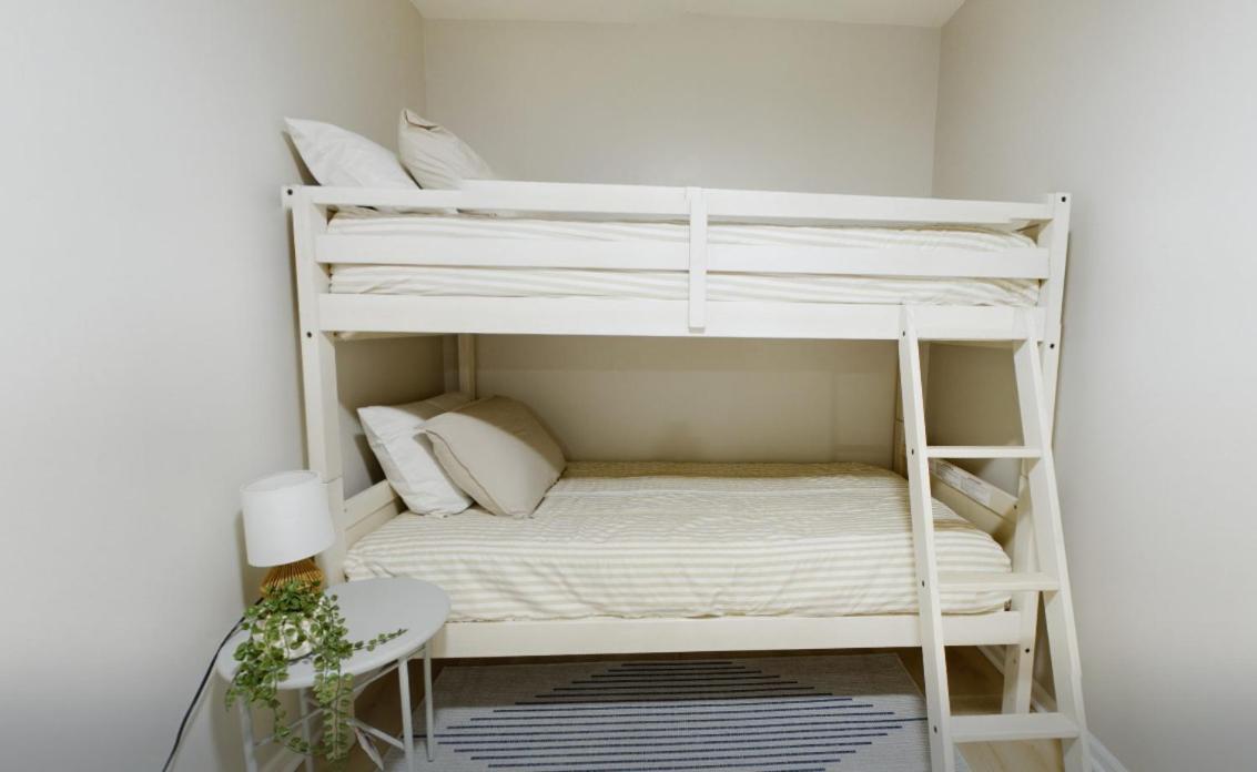 Trendy Loft In Southport * Chicago