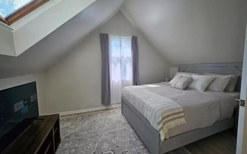 Trendy Loft In Southport Apartment Chicago