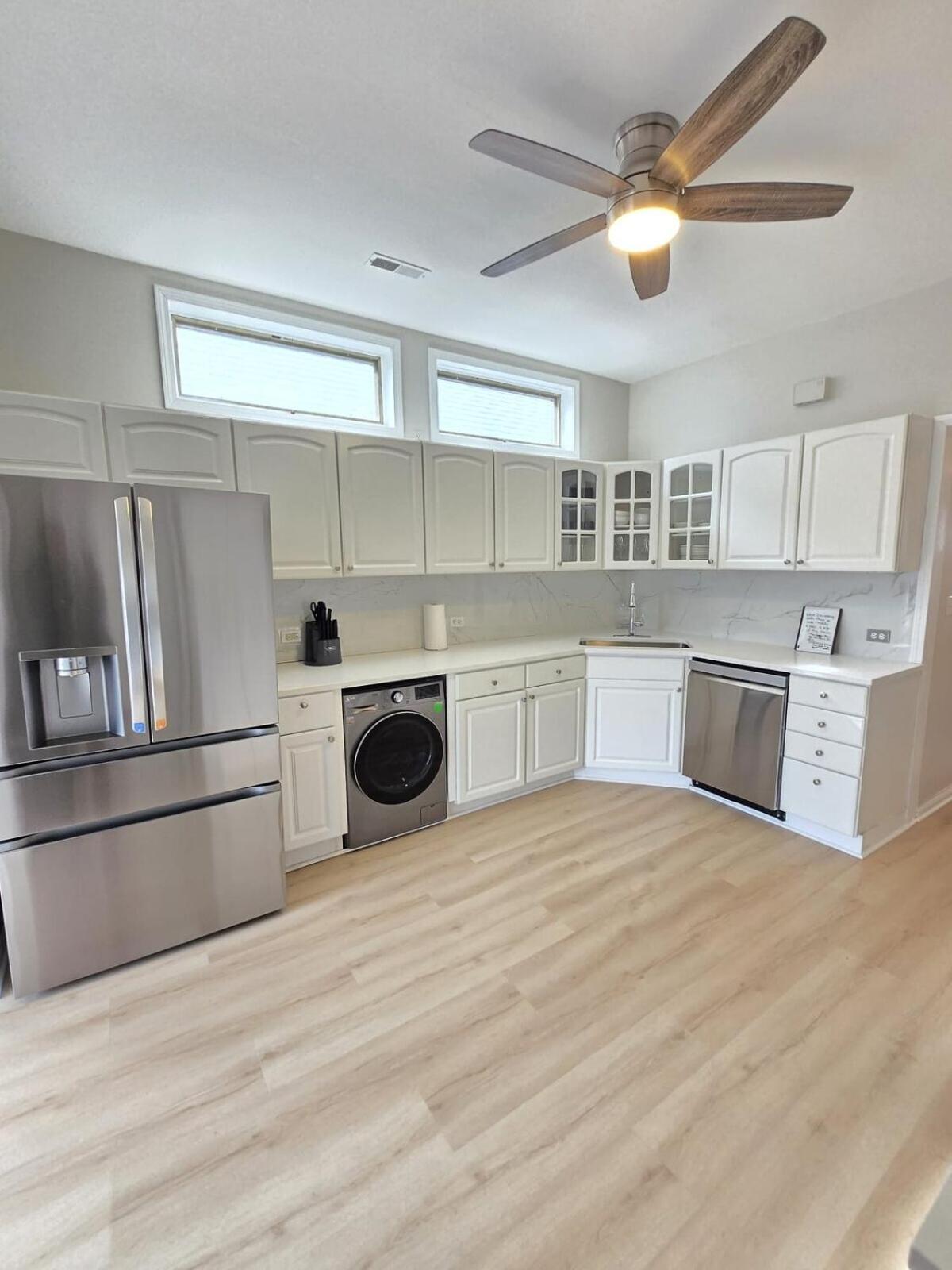 Apartment Trendy Loft In Southport Chicago