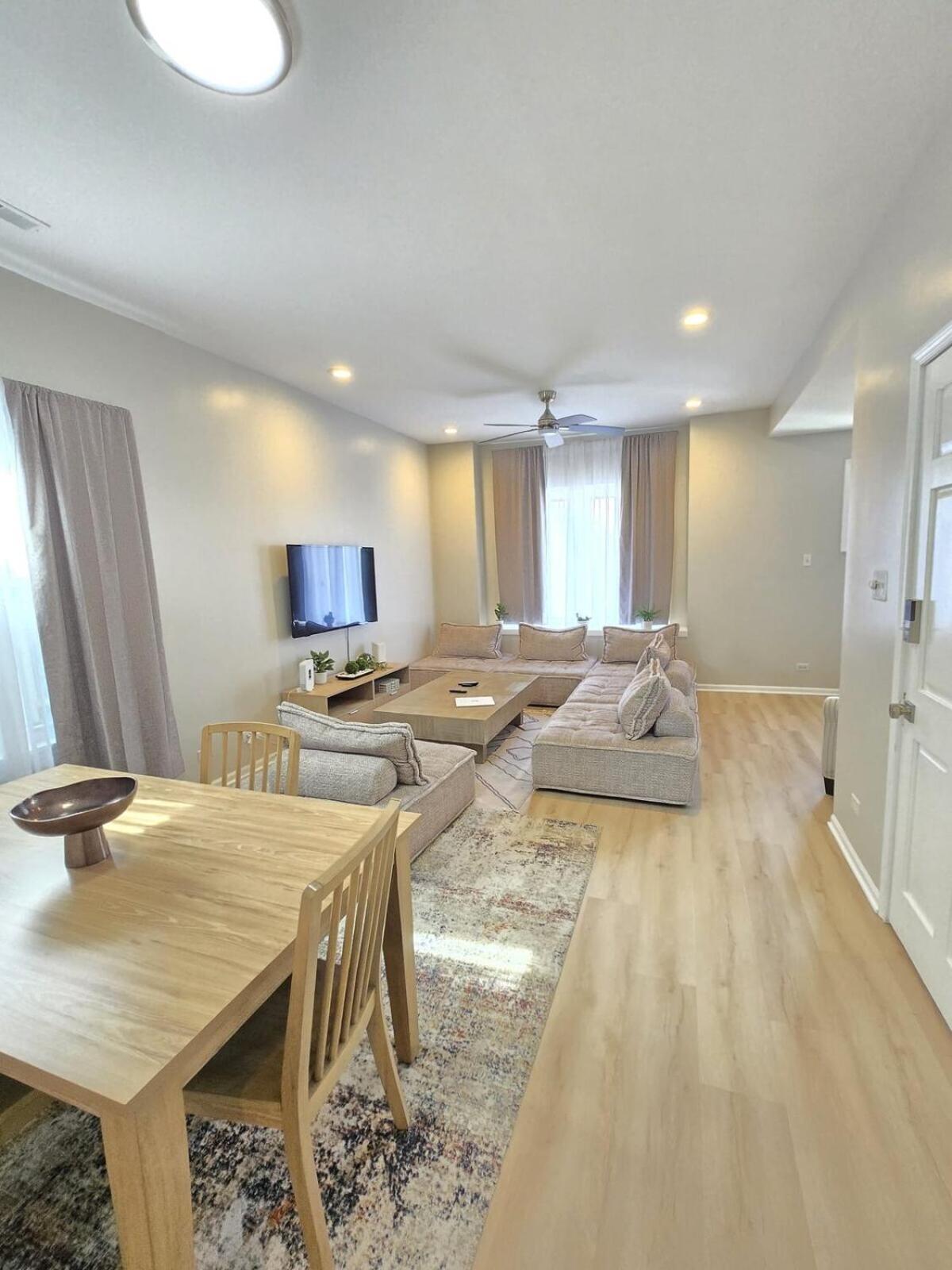 Trendy Loft In Southport * Chicago