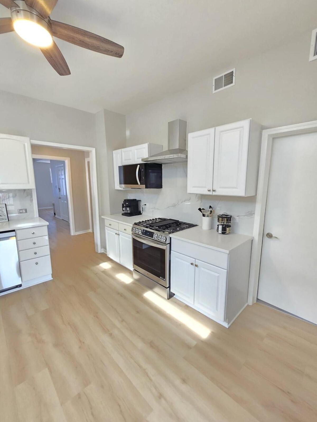 Trendy Loft In Southport Apartment *