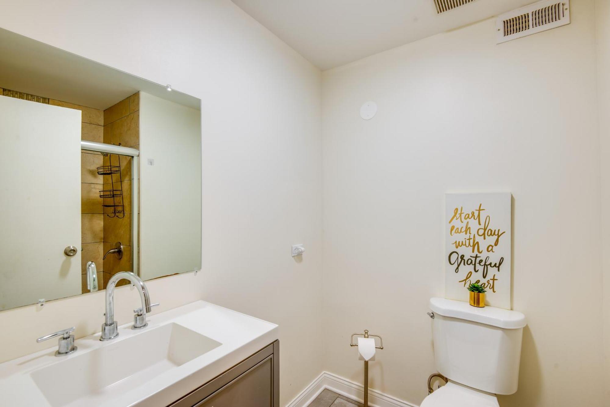 Apartment Vacation Near Parks! *