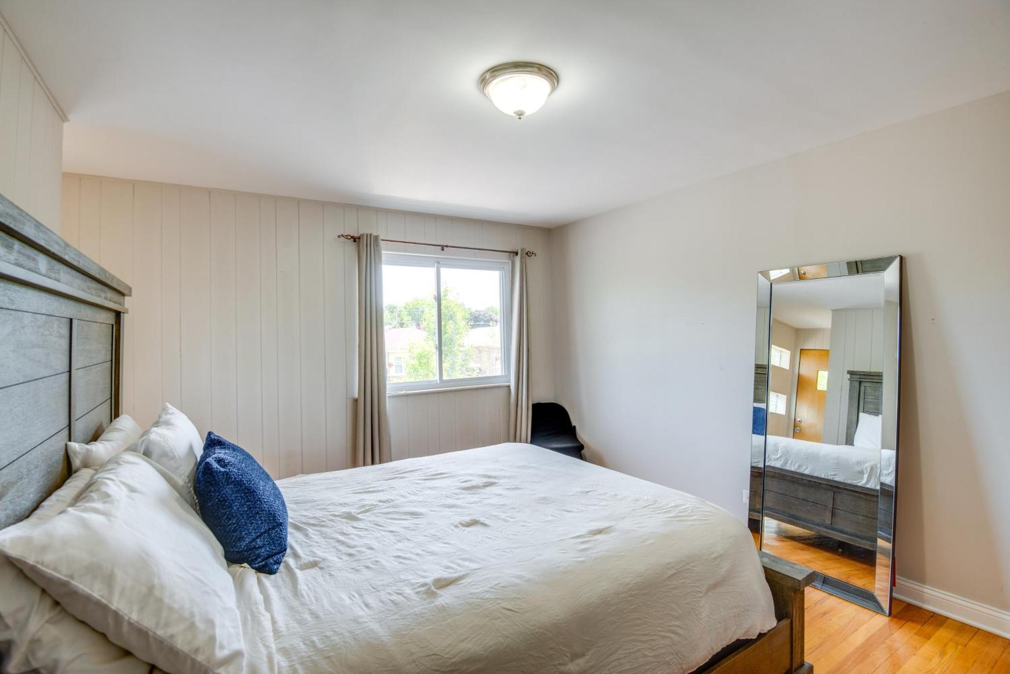 Vacation Near Parks! Apartment