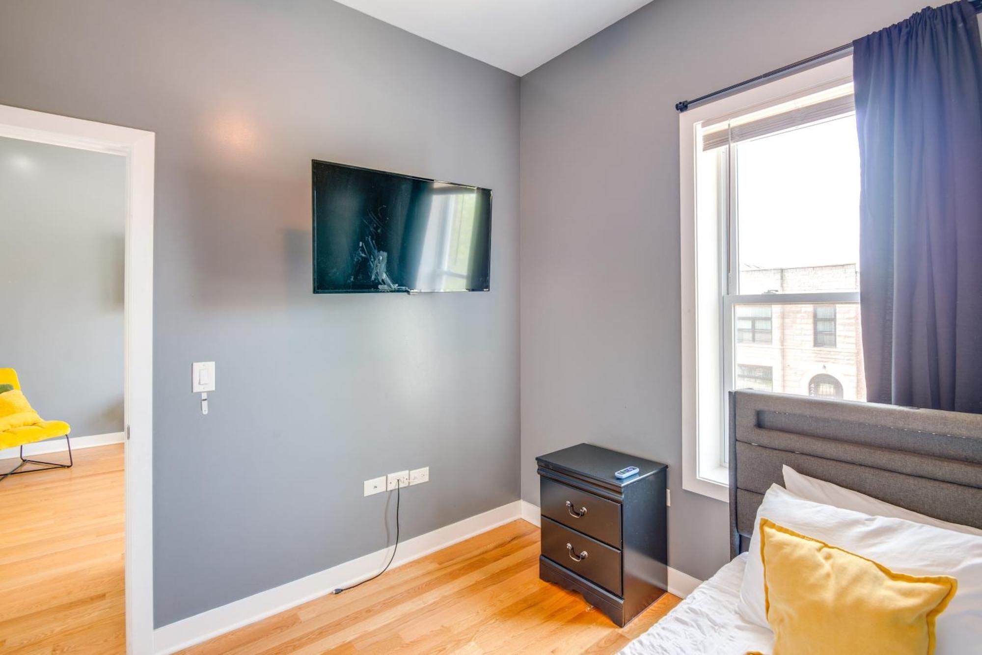 Apartment Vacation Apt - 6 Mi To Downtown!
