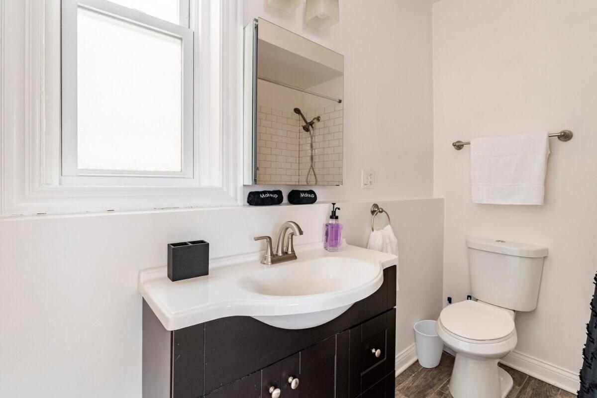 Cozy 2 Bedroom 1 Ba Flat Just 10 Mins From Downtown Apartment Chicago