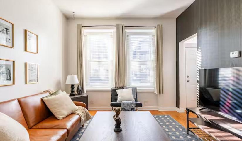 Cozy 2 Bedroom 1 Ba Flat Just 10 Mins From Downtown Apartment Chicago