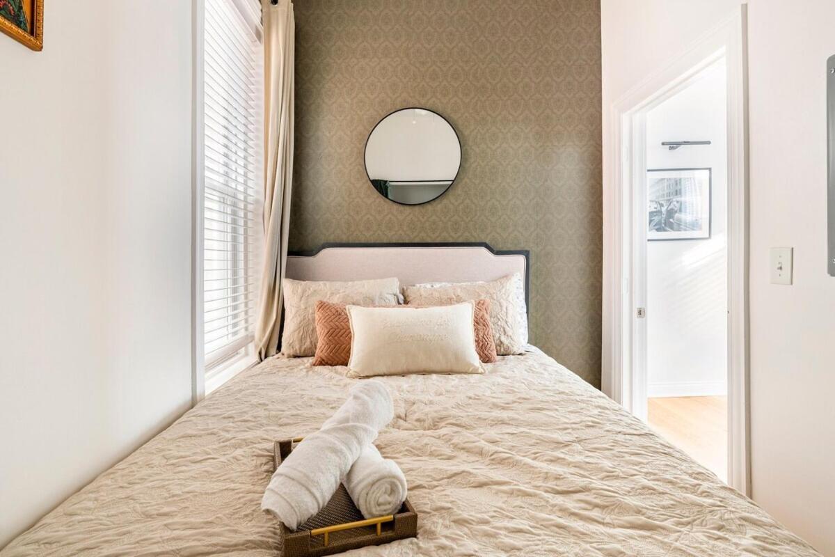 Cozy 2 Bedroom 1 Ba Flat Just 10 Mins From Downtown