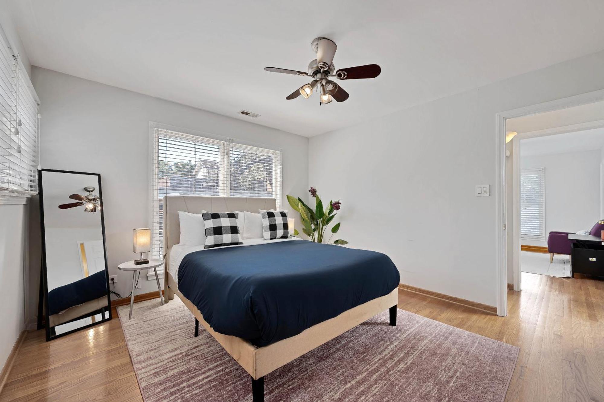 Old Town 3bd 3ba Coach House, Garage Parking Incl Casa de Férias Chicago
