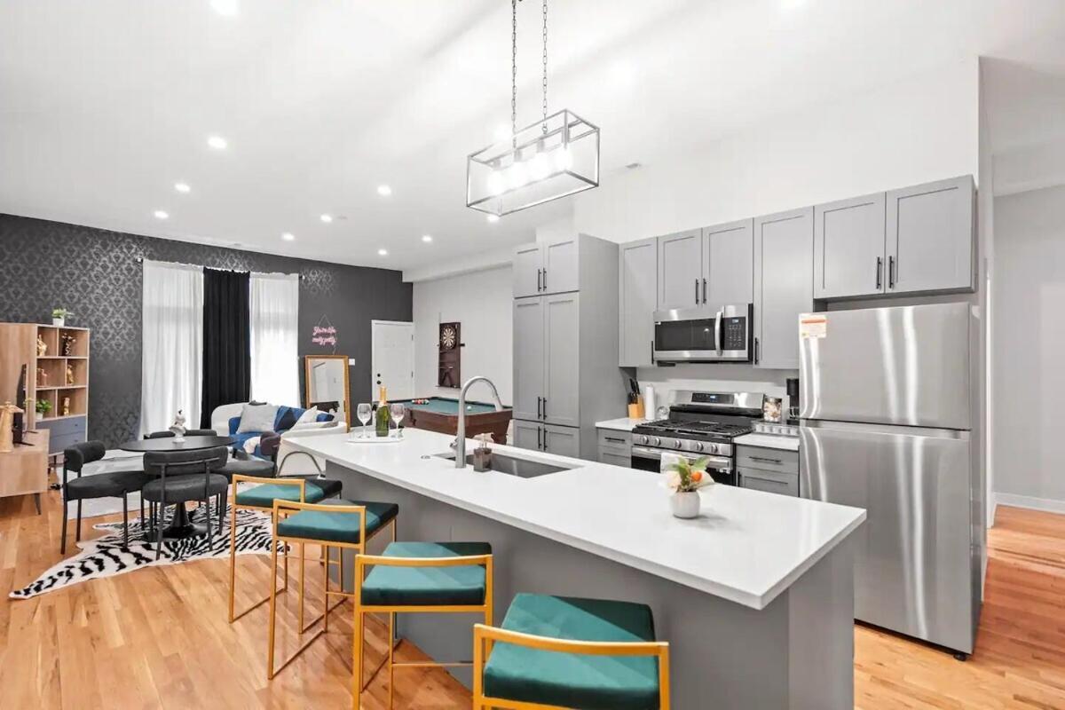 2 Bd 2 Ba Bucktown Safari Flat Chicago