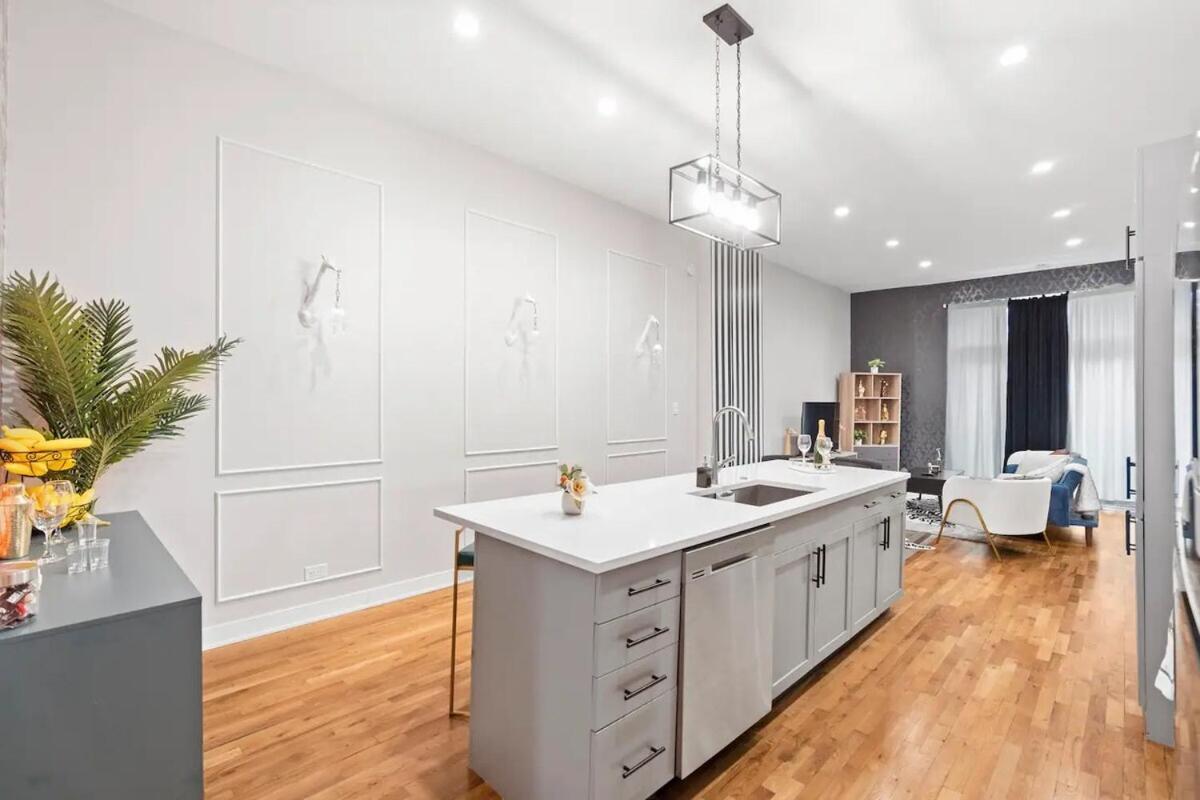 2 Bd 2 Ba Bucktown Safari Flat * Chicago