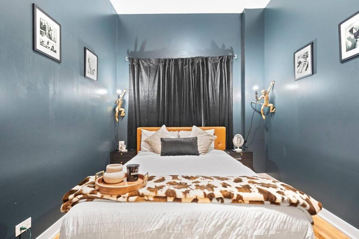 2 Bd 2 Ba Bucktown Safari Flat