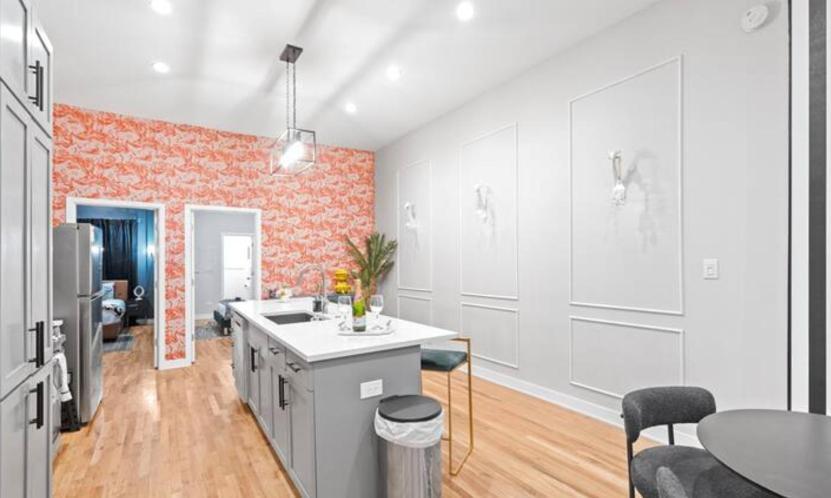 2 Bd 2 Ba Bucktown Safari Flat Chicago