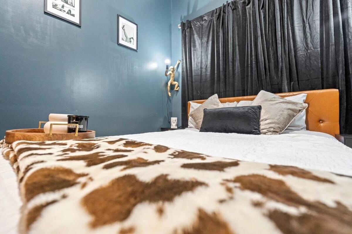 2 Bd 2 Ba Bucktown Safari Flat
