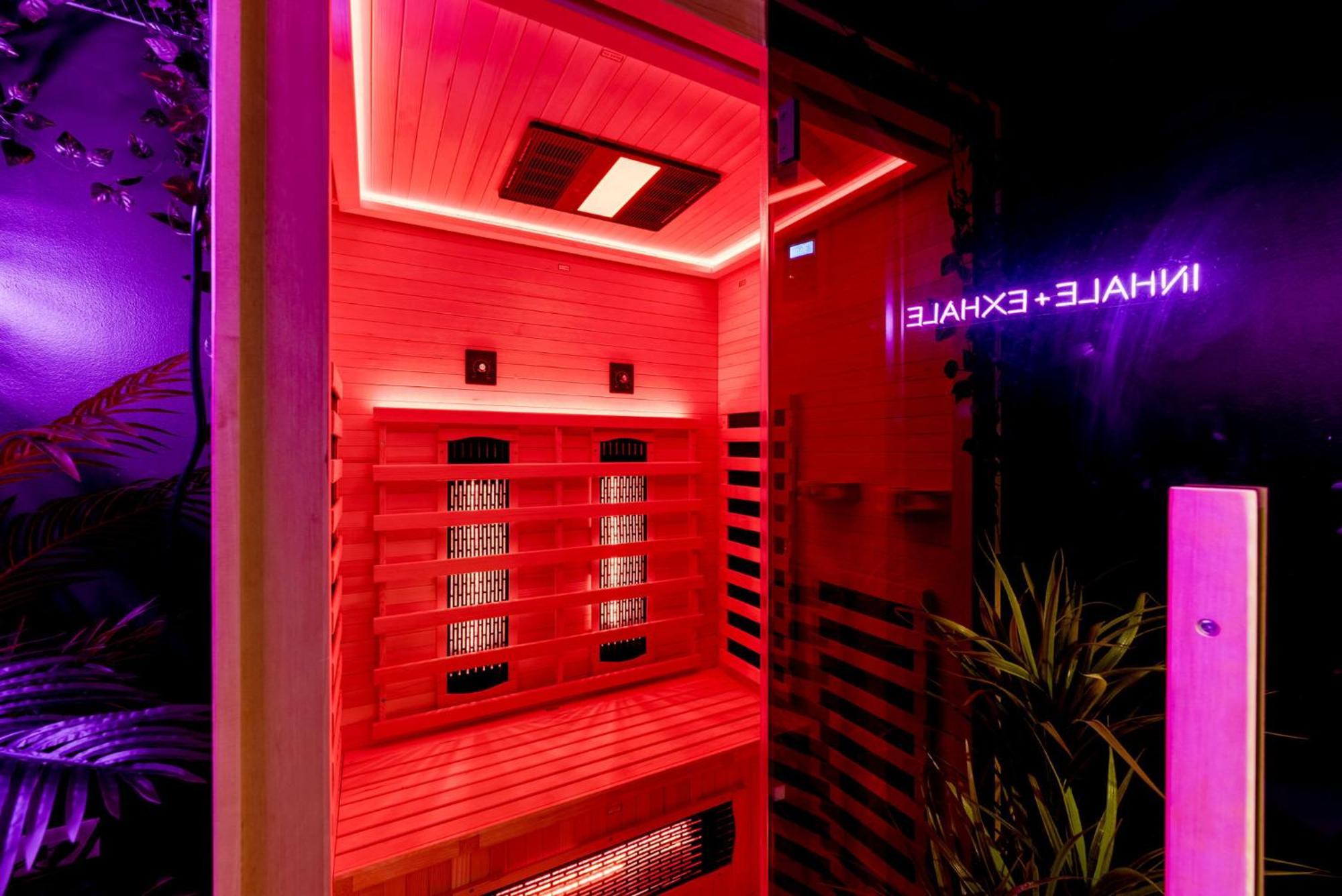 Spacious Luxury Retreat 8 Bed Oasis With 6 Baths Holiday home