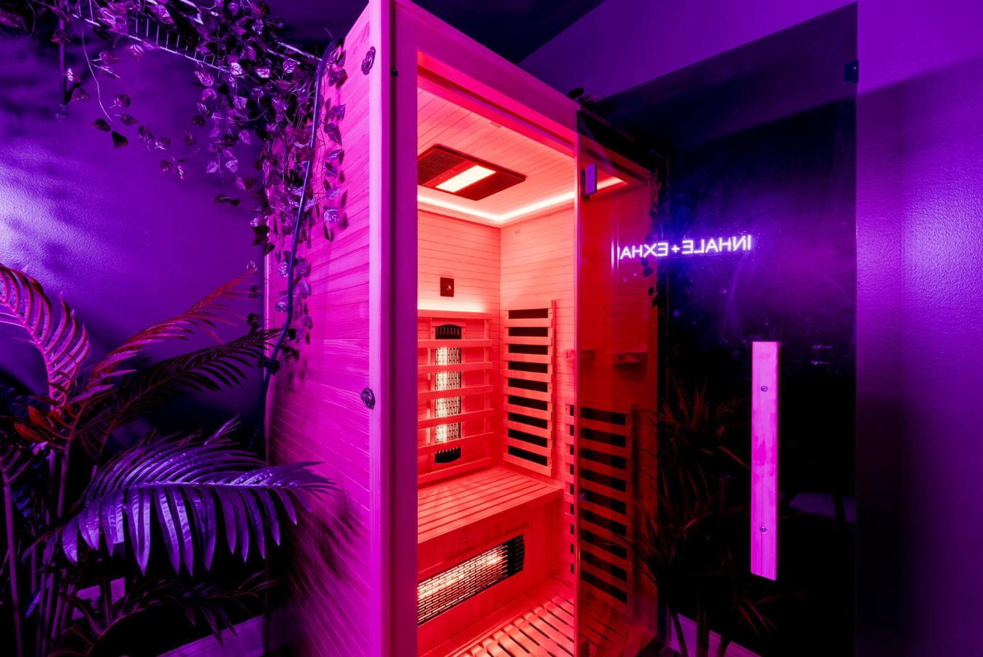 Spacious Luxury Retreat 8 Bed Oasis With 6 Baths *